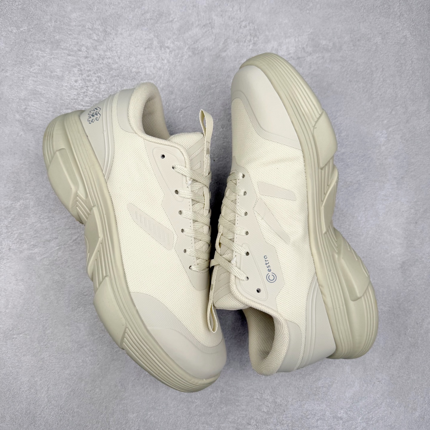 图片[3]-KOLON SPORT Skyler 舒适柔软 防水支撑轻便回弹低帮徒步鞋 男女同款 KOLON SPORT 可隆1973年诞生，并首次推出登山装备。自创立起，KOLON SPORT就把绿色定为基本色调，以常青树为品牌标志，坚持以关爱自然为己任，积极探求自然界的舒适，并以此应用于新产品的开发与研究。40多年来，历经不断革新，成就高端专业户外品牌。实拍调校N版已经零色差零失真 百分百还原实物色彩所见即所得 不存在货不对板色差等低级问题 选购参考实物拍摄 不混卖不参货 只用心做好货严格选品 承诺混一赔十 尺码：36 36.5 37.5 38 38.5 39 40 40.5 41 42 42.5 43 44 44.5 45-选品中心