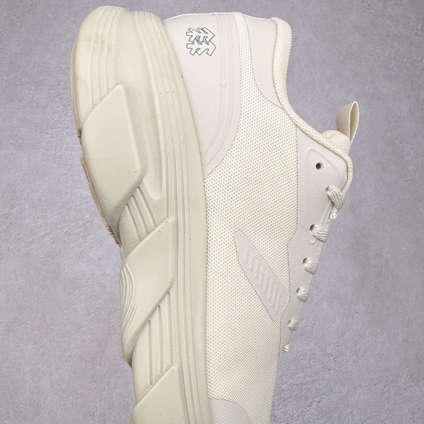 图片[6]-KOLON SPORT Skyler 舒适柔软 防水支撑轻便回弹低帮徒步鞋 男女同款 KOLON SPORT 可隆1973年诞生，并首次推出登山装备。自创立起，KOLON SPORT就把绿色定为基本色调，以常青树为品牌标志，坚持以关爱自然为己任，积极探求自然界的舒适，并以此应用于新产品的开发与研究。40多年来，历经不断革新，成就高端专业户外品牌。实拍调校N版已经零色差零失真 百分百还原实物色彩所见即所得 不存在货不对板色差等低级问题 选购参考实物拍摄 不混卖不参货 只用心做好货严格选品 承诺混一赔十 尺码：36 36.5 37.5 38 38.5 39 40 40.5 41 42 42.5 43 44 44.5 45-选品中心