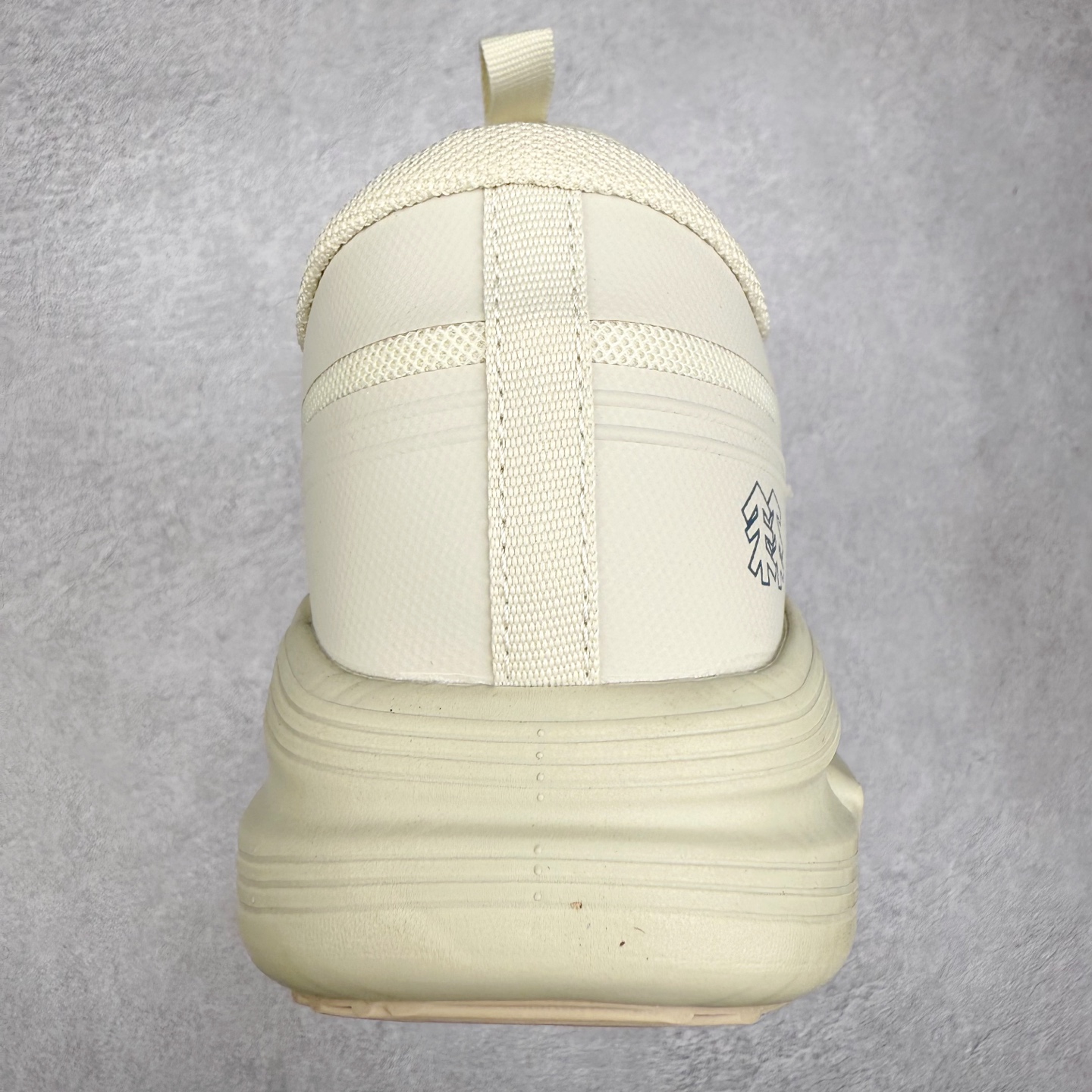 图片[8]-KOLON SPORT Skyler 舒适柔软 防水支撑轻便回弹低帮徒步鞋 男女同款 KOLON SPORT 可隆1973年诞生，并首次推出登山装备。自创立起，KOLON SPORT就把绿色定为基本色调，以常青树为品牌标志，坚持以关爱自然为己任，积极探求自然界的舒适，并以此应用于新产品的开发与研究。40多年来，历经不断革新，成就高端专业户外品牌。实拍调校N版已经零色差零失真 百分百还原实物色彩所见即所得 不存在货不对板色差等低级问题 选购参考实物拍摄 不混卖不参货 只用心做好货严格选品 承诺混一赔十 尺码：36 36.5 37.5 38 38.5 39 40 40.5 41 42 42.5 43 44 44.5 45-选品中心