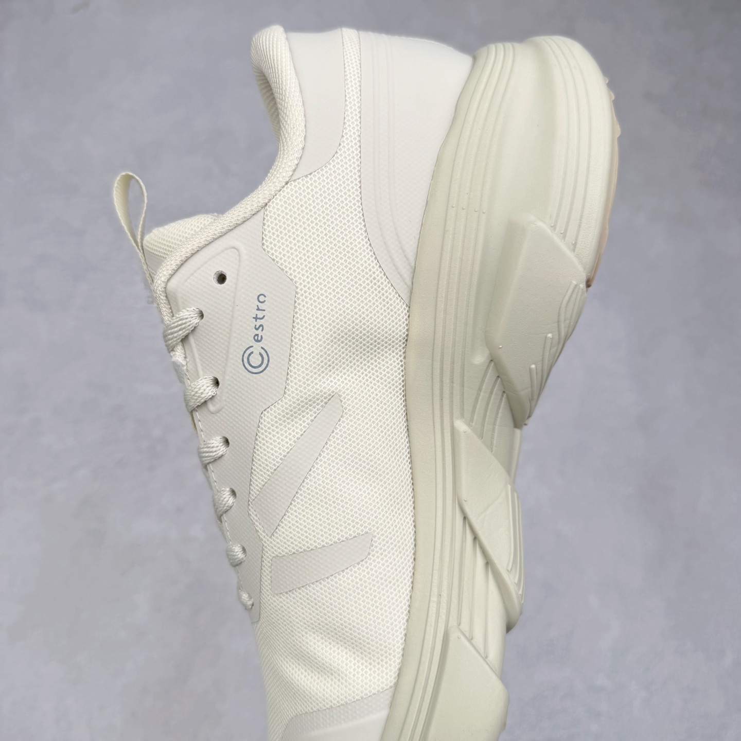 图片[7]-KOLON SPORT Skyler 舒适柔软 防水支撑轻便回弹低帮徒步鞋 男女同款 KOLON SPORT 可隆1973年诞生，并首次推出登山装备。自创立起，KOLON SPORT就把绿色定为基本色调，以常青树为品牌标志，坚持以关爱自然为己任，积极探求自然界的舒适，并以此应用于新产品的开发与研究。40多年来，历经不断革新，成就高端专业户外品牌。实拍调校N版已经零色差零失真 百分百还原实物色彩所见即所得 不存在货不对板色差等低级问题 选购参考实物拍摄 不混卖不参货 只用心做好货严格选品 承诺混一赔十 尺码：36 36.5 37.5 38 38.5 39 40 40.5 41 42 42.5 43 44 44.5 45-选品中心