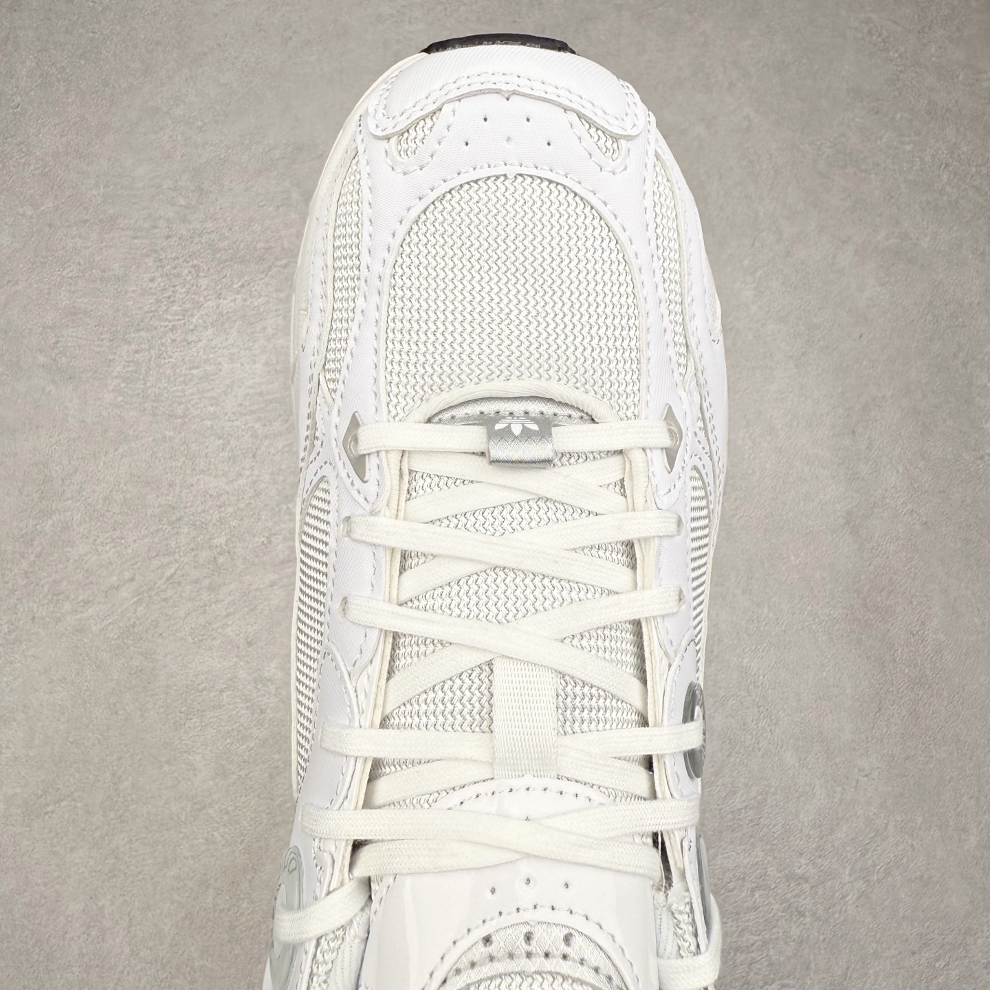 图片[4]-AD Original Astir 耐磨复古运动休闲鞋 鞋款灵感来自2000年代的跑步款式 鞋面和超大号孔眼进行更新复古色系搭配经典蓝白色 金色线条贯穿鞋身 增强鞋整体的流线感拼接设计 整体更显得有层次感，更有老爹鞋的味道网面透气设计 夏日出门也不会感到闷脚既舒适又透气带点稍微厚底的中底特殊材料 上脚偏软非常显高显瘦 休闲运动都可以搭配 尺码：35.5 36 36.5 37.5 38 38.5 39 40 40.5 41 42 42.5 43 44 44.5 45-选品中心