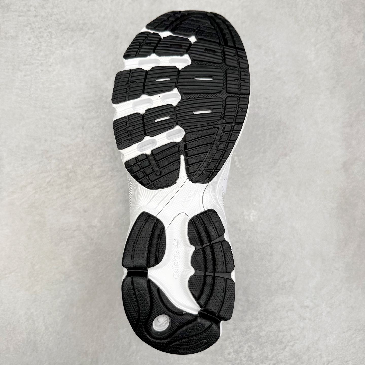 图片[9]-AD Original Astir 耐磨复古运动休闲鞋 鞋款灵感来自2000年代的跑步款式 鞋面和超大号孔眼进行更新复古色系搭配经典蓝白色 金色线条贯穿鞋身 增强鞋整体的流线感拼接设计 整体更显得有层次感，更有老爹鞋的味道网面透气设计 夏日出门也不会感到闷脚既舒适又透气带点稍微厚底的中底特殊材料 上脚偏软非常显高显瘦 休闲运动都可以搭配 尺码：35.5 36 36.5 37.5 38 38.5 39 40 40.5 41 42 42.5 43 44 44.5 45-选品中心