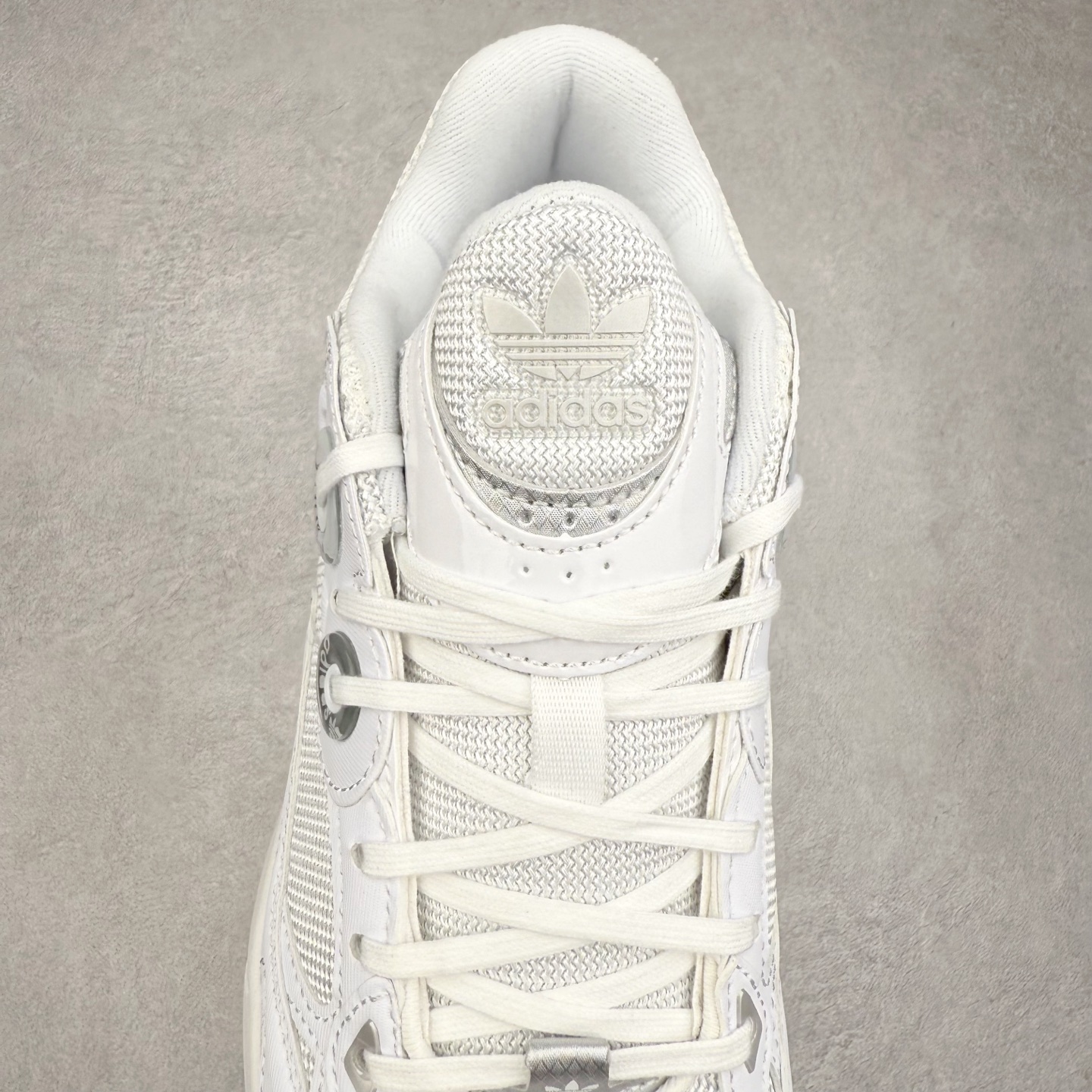 图片[5]-AD Original Astir 耐磨复古运动休闲鞋 鞋款灵感来自2000年代的跑步款式 鞋面和超大号孔眼进行更新复古色系搭配经典蓝白色 金色线条贯穿鞋身 增强鞋整体的流线感拼接设计 整体更显得有层次感，更有老爹鞋的味道网面透气设计 夏日出门也不会感到闷脚既舒适又透气带点稍微厚底的中底特殊材料 上脚偏软非常显高显瘦 休闲运动都可以搭配 尺码：35.5 36 36.5 37.5 38 38.5 39 40 40.5 41 42 42.5 43 44 44.5 45-选品中心