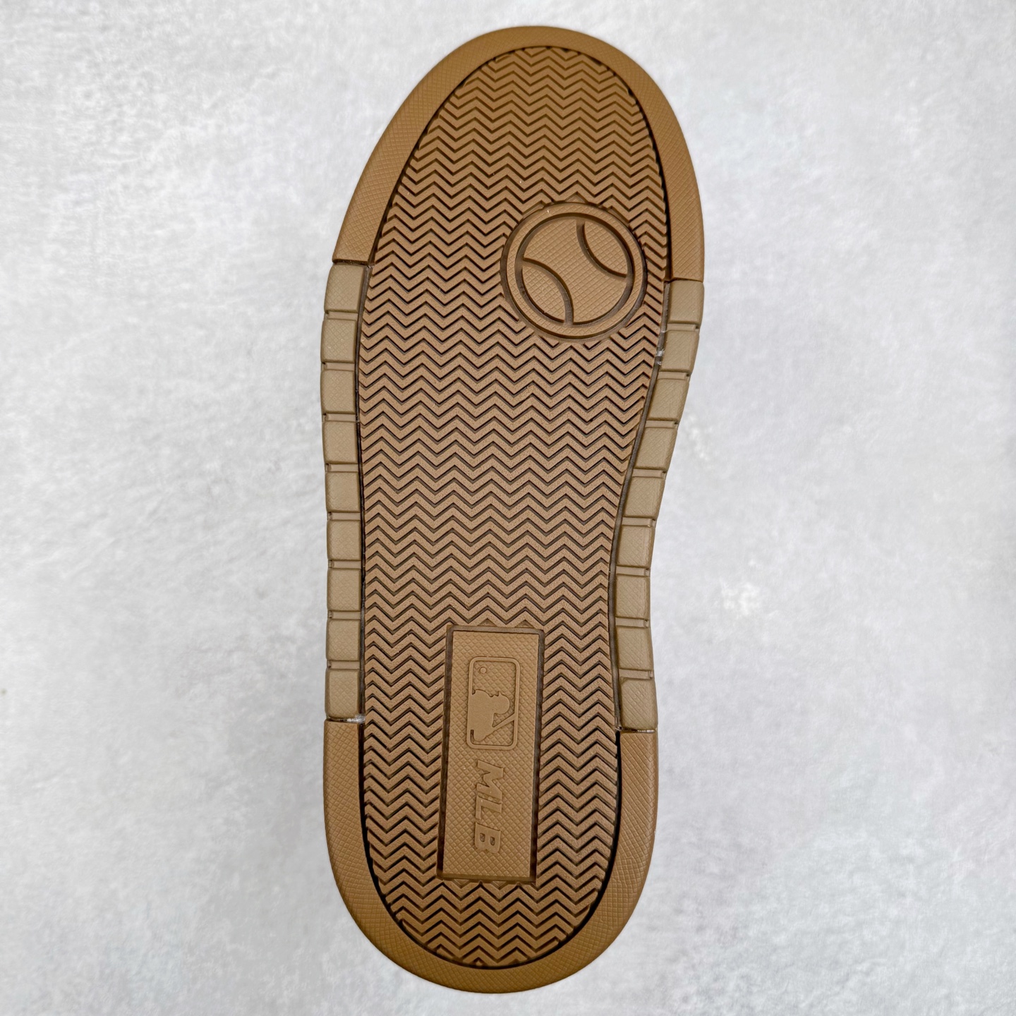 图片[9]-MLB Chunky Liner Basic 复古印花学长鞋系列低帮轻量增高厚底百搭休闲运动慢跑鞋板鞋 Korea韩国联名NY美国榄球纽约洋基队限定 韩国代购专供 全套原楦原纸板原厂数据开发 正确中底拉帮中底网布细节 平台代购专供 左脚内置芯片 韩国代购吊牌标贴 独家一比一RB+MD组合大底 高频后跟小人Logo精准对位立体饱满 正确网布加超迁鞋面 转印中底走线紧密 转印Logo工艺表层防刮不掉色 尺码：35 36 36.5 37.5 38 38.5 39 40 40.5 41 42 42.5 43 44 45-选品中心