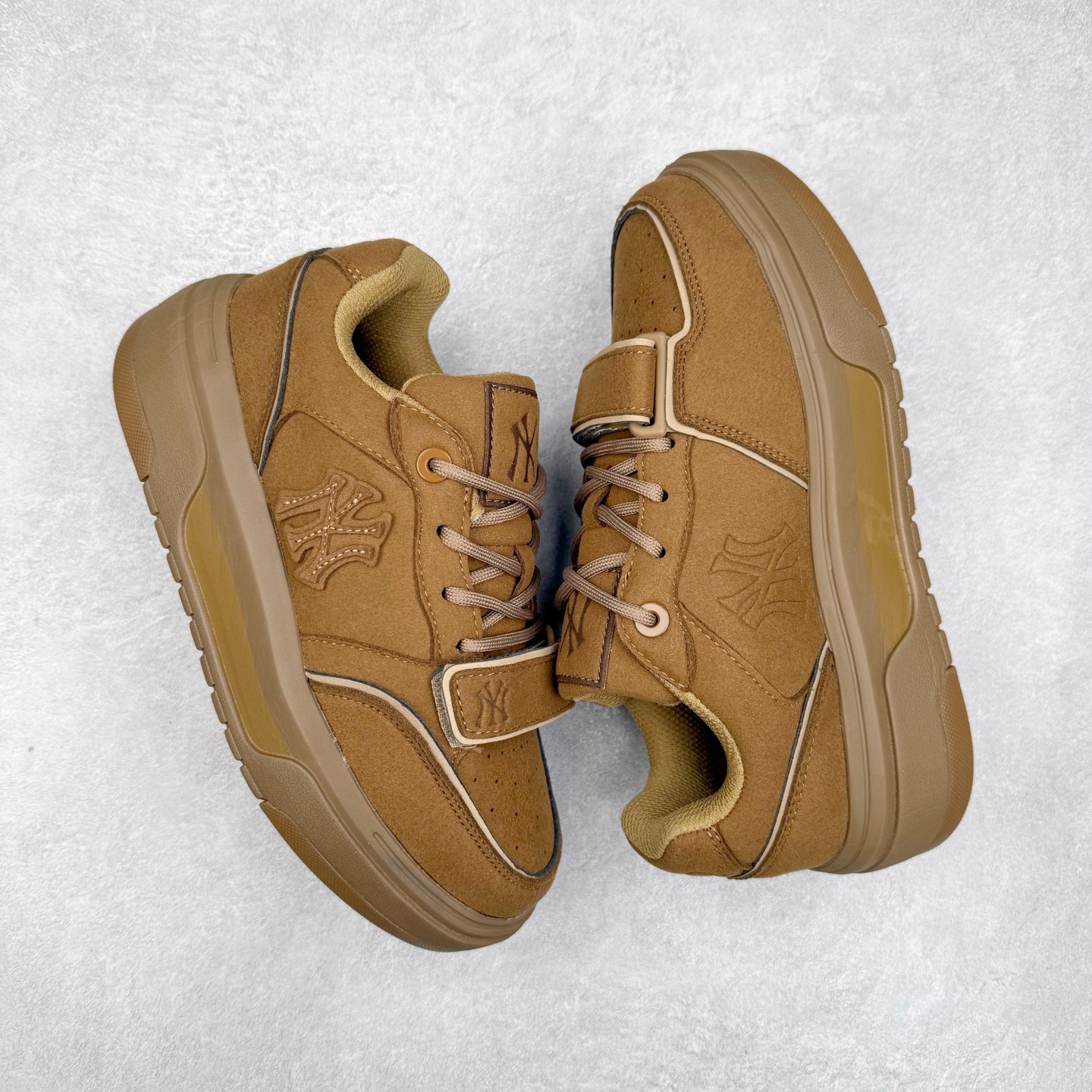 图片[3]-MLB Chunky Liner Basic 复古印花学长鞋系列低帮轻量增高厚底百搭休闲运动慢跑鞋板鞋 Korea韩国联名NY美国榄球纽约洋基队限定 韩国代购专供 全套原楦原纸板原厂数据开发 正确中底拉帮中底网布细节 平台代购专供 左脚内置芯片 韩国代购吊牌标贴 独家一比一RB+MD组合大底 高频后跟小人Logo精准对位立体饱满 正确网布加超迁鞋面 转印中底走线紧密 转印Logo工艺表层防刮不掉色 尺码：35 36 36.5 37.5 38 38.5 39 40 40.5 41 42 42.5 43 44 45-选品中心