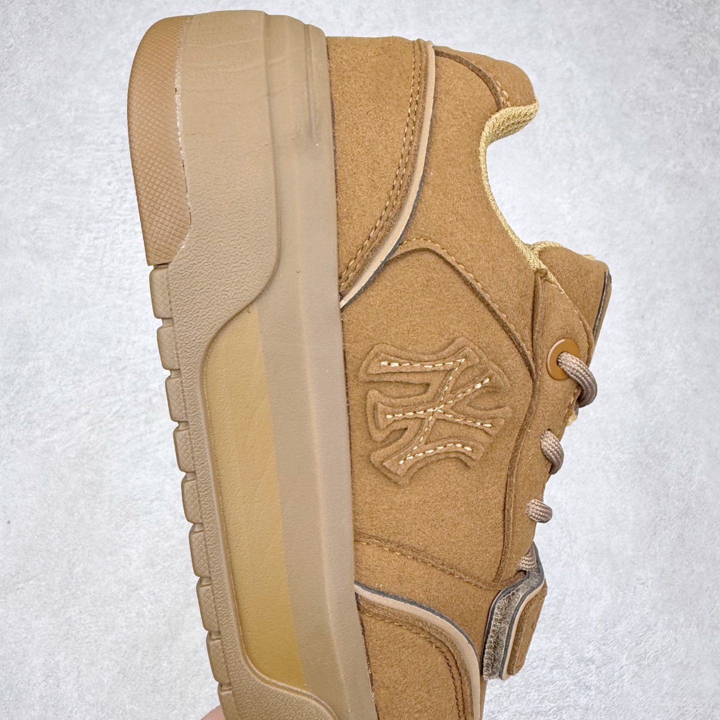 图片[6]-MLB Chunky Liner Basic 复古印花学长鞋系列低帮轻量增高厚底百搭休闲运动慢跑鞋板鞋 Korea韩国联名NY美国榄球纽约洋基队限定 韩国代购专供 全套原楦原纸板原厂数据开发 正确中底拉帮中底网布细节 平台代购专供 左脚内置芯片 韩国代购吊牌标贴 独家一比一RB+MD组合大底 高频后跟小人Logo精准对位立体饱满 正确网布加超迁鞋面 转印中底走线紧密 转印Logo工艺表层防刮不掉色 尺码：35 36 36.5 37.5 38 38.5 39 40 40.5 41 42 42.5 43 44 45-选品中心