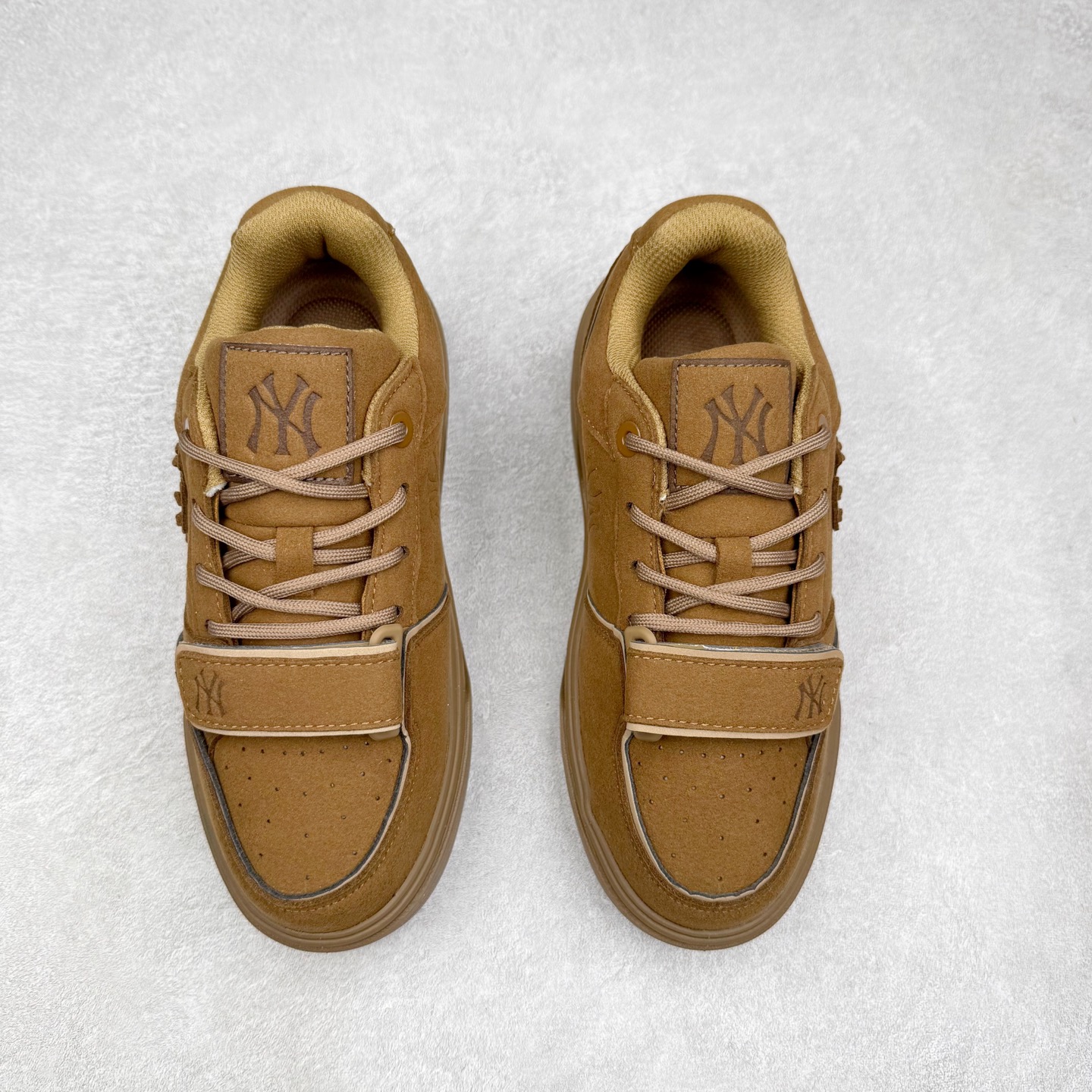 图片[2]-MLB Chunky Liner Basic 复古印花学长鞋系列低帮轻量增高厚底百搭休闲运动慢跑鞋板鞋 Korea韩国联名NY美国榄球纽约洋基队限定 韩国代购专供 全套原楦原纸板原厂数据开发 正确中底拉帮中底网布细节 平台代购专供 左脚内置芯片 韩国代购吊牌标贴 独家一比一RB+MD组合大底 高频后跟小人Logo精准对位立体饱满 正确网布加超迁鞋面 转印中底走线紧密 转印Logo工艺表层防刮不掉色 尺码：35 36 36.5 37.5 38 38.5 39 40 40.5 41 42 42.5 43 44 45-选品中心