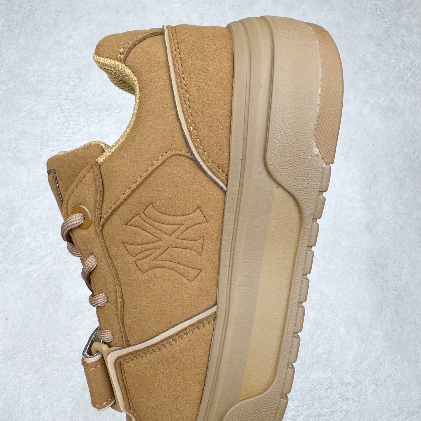 图片[7]-MLB Chunky Liner Basic 复古印花学长鞋系列低帮轻量增高厚底百搭休闲运动慢跑鞋板鞋 Korea韩国联名NY美国榄球纽约洋基队限定 韩国代购专供 全套原楦原纸板原厂数据开发 正确中底拉帮中底网布细节 平台代购专供 左脚内置芯片 韩国代购吊牌标贴 独家一比一RB+MD组合大底 高频后跟小人Logo精准对位立体饱满 正确网布加超迁鞋面 转印中底走线紧密 转印Logo工艺表层防刮不掉色 尺码：35 36 36.5 37.5 38 38.5 39 40 40.5 41 42 42.5 43 44 45-选品中心