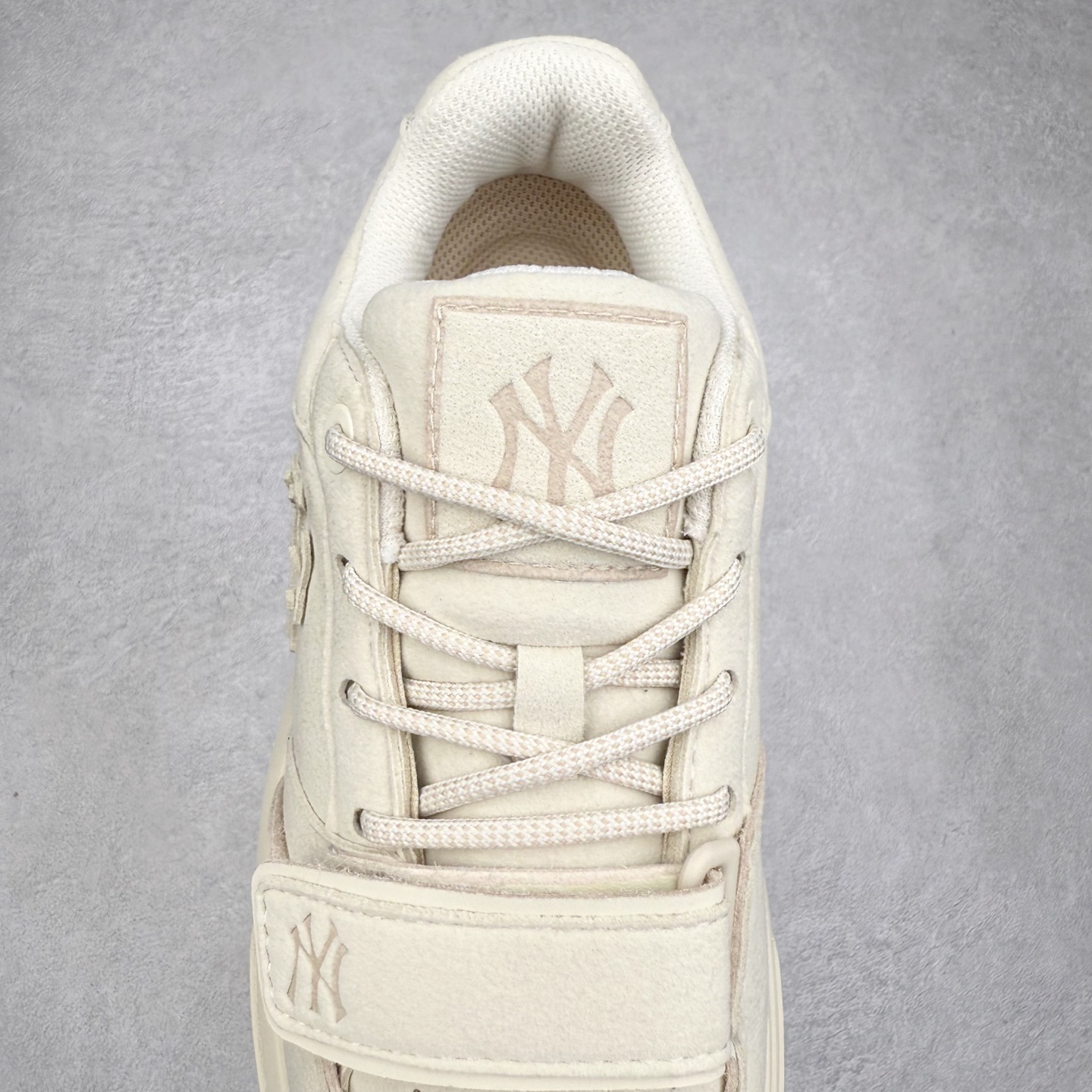 图片[5]-MLB Chunky Liner Basic 复古印花学长鞋系列低帮轻量增高厚底百搭休闲运动慢跑鞋板鞋 Korea韩国联名NY美国榄球纽约洋基队限定 韩国代购专供 全套原楦原纸板原厂数据开发 正确中底拉帮中底网布细节 平台代购专供 左脚内置芯片 韩国代购吊牌标贴 独家一比一RB+MD组合大底 高频后跟小人Logo精准对位立体饱满 正确网布加超迁鞋面 转印中底走线紧密 转印Logo工艺表层防刮不掉色 尺码：35 36 36.5 37.5 38 38.5 39 40 40.5 41 42 42.5 43 44 45-选品中心