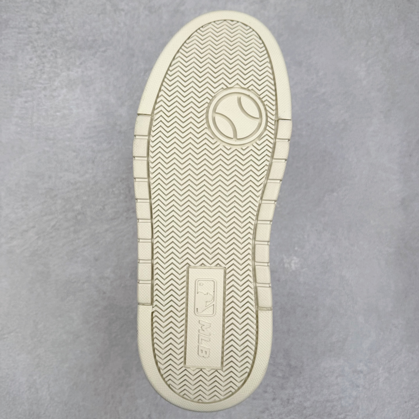 图片[9]-MLB Chunky Liner Basic 复古印花学长鞋系列低帮轻量增高厚底百搭休闲运动慢跑鞋板鞋 Korea韩国联名NY美国榄球纽约洋基队限定 韩国代购专供 全套原楦原纸板原厂数据开发 正确中底拉帮中底网布细节 平台代购专供 左脚内置芯片 韩国代购吊牌标贴 独家一比一RB+MD组合大底 高频后跟小人Logo精准对位立体饱满 正确网布加超迁鞋面 转印中底走线紧密 转印Logo工艺表层防刮不掉色 尺码：35 36 36.5 37.5 38 38.5 39 40 40.5 41 42 42.5 43 44 45-选品中心