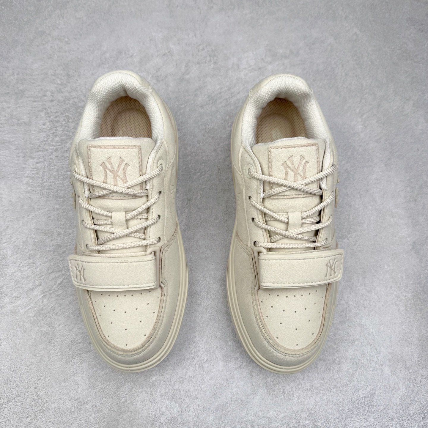 图片[2]-MLB Chunky Liner Basic 复古印花学长鞋系列低帮轻量增高厚底百搭休闲运动慢跑鞋板鞋 Korea韩国联名NY美国榄球纽约洋基队限定 韩国代购专供 全套原楦原纸板原厂数据开发 正确中底拉帮中底网布细节 平台代购专供 左脚内置芯片 韩国代购吊牌标贴 独家一比一RB+MD组合大底 高频后跟小人Logo精准对位立体饱满 正确网布加超迁鞋面 转印中底走线紧密 转印Logo工艺表层防刮不掉色 尺码：35 36 36.5 37.5 38 38.5 39 40 40.5 41 42 42.5 43 44 45-选品中心