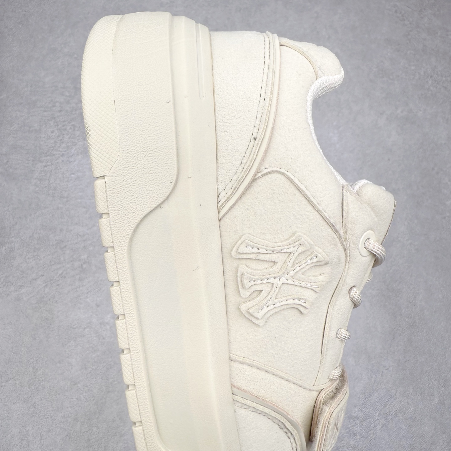 图片[6]-MLB Chunky Liner Basic 复古印花学长鞋系列低帮轻量增高厚底百搭休闲运动慢跑鞋板鞋 Korea韩国联名NY美国榄球纽约洋基队限定 韩国代购专供 全套原楦原纸板原厂数据开发 正确中底拉帮中底网布细节 平台代购专供 左脚内置芯片 韩国代购吊牌标贴 独家一比一RB+MD组合大底 高频后跟小人Logo精准对位立体饱满 正确网布加超迁鞋面 转印中底走线紧密 转印Logo工艺表层防刮不掉色 尺码：35 36 36.5 37.5 38 38.5 39 40 40.5 41 42 42.5 43 44 45-选品中心