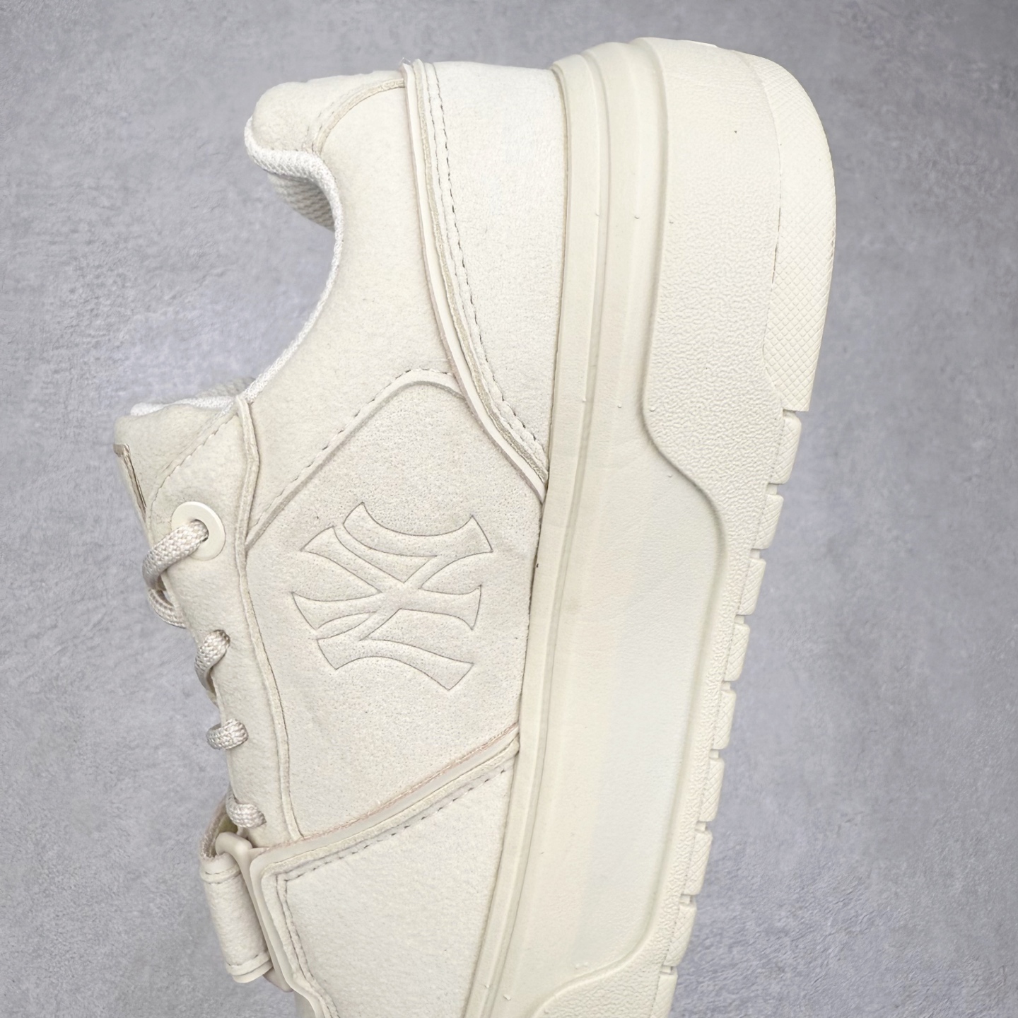 图片[7]-MLB Chunky Liner Basic 复古印花学长鞋系列低帮轻量增高厚底百搭休闲运动慢跑鞋板鞋 Korea韩国联名NY美国榄球纽约洋基队限定 韩国代购专供 全套原楦原纸板原厂数据开发 正确中底拉帮中底网布细节 平台代购专供 左脚内置芯片 韩国代购吊牌标贴 独家一比一RB+MD组合大底 高频后跟小人Logo精准对位立体饱满 正确网布加超迁鞋面 转印中底走线紧密 转印Logo工艺表层防刮不掉色 尺码：35 36 36.5 37.5 38 38.5 39 40 40.5 41 42 42.5 43 44 45-选品中心