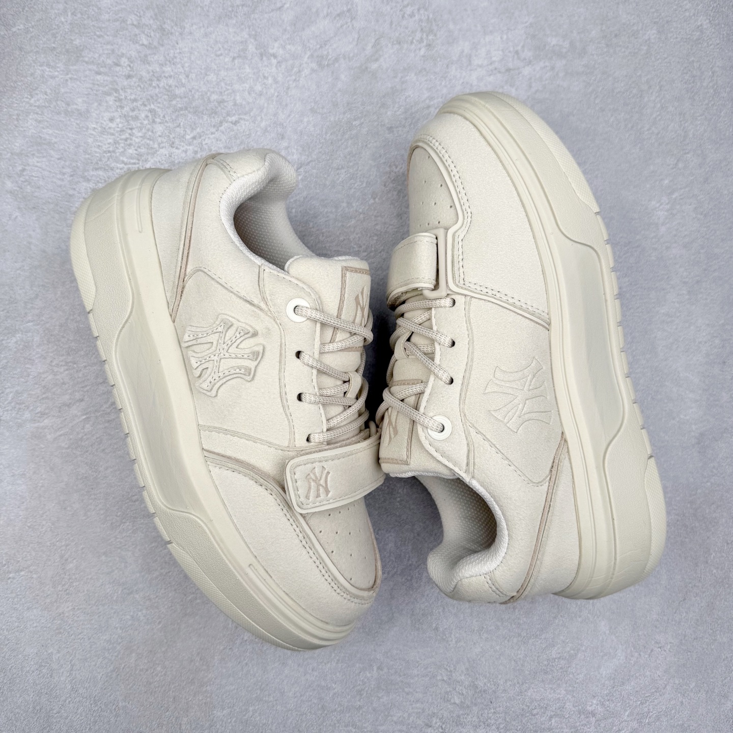 图片[3]-MLB Chunky Liner Basic 复古印花学长鞋系列低帮轻量增高厚底百搭休闲运动慢跑鞋板鞋 Korea韩国联名NY美国榄球纽约洋基队限定 韩国代购专供 全套原楦原纸板原厂数据开发 正确中底拉帮中底网布细节 平台代购专供 左脚内置芯片 韩国代购吊牌标贴 独家一比一RB+MD组合大底 高频后跟小人Logo精准对位立体饱满 正确网布加超迁鞋面 转印中底走线紧密 转印Logo工艺表层防刮不掉色 尺码：35 36 36.5 37.5 38 38.5 39 40 40.5 41 42 42.5 43 44 45-选品中心