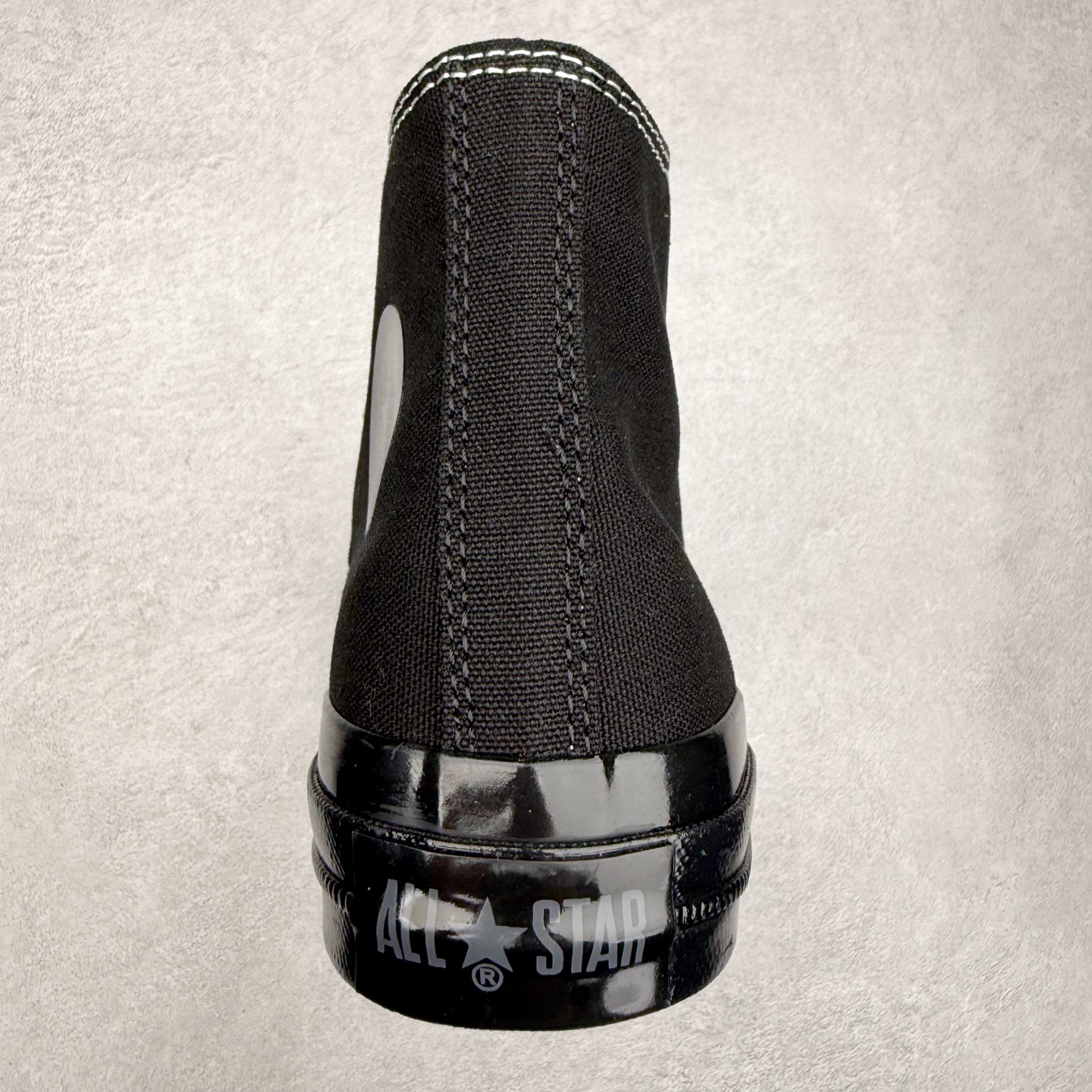 图片[8]-Converse All Star SQUARETOE Hi 匡威新款 日本限定 新款方头系列 耐磨高帮男女同款休闲帆布鞋 来自Converse Japan 全新「Square Toe」系列，保留了Chuck Taylor标志性设计，只不过把那个再熟悉不过的圆头，换成了一个干脆利落的「方头」。变化虽小，风格却大不同！ 设计上与早前Rick Owens 的联名方头有几分神似，却更日常、更易穿、更人人皆可驾驭。 值得一提的是，方头造型不仅更有态度，也在前掌预留了更多空间，让穿着体验更加舒适，好看又好穿，真的很难不心动。 货号：31316280 黑色 尺码：35 36 37 38 39 40 41 42 43 44 （⚠️方头款尺码比1970s偏大一码）-选品中心