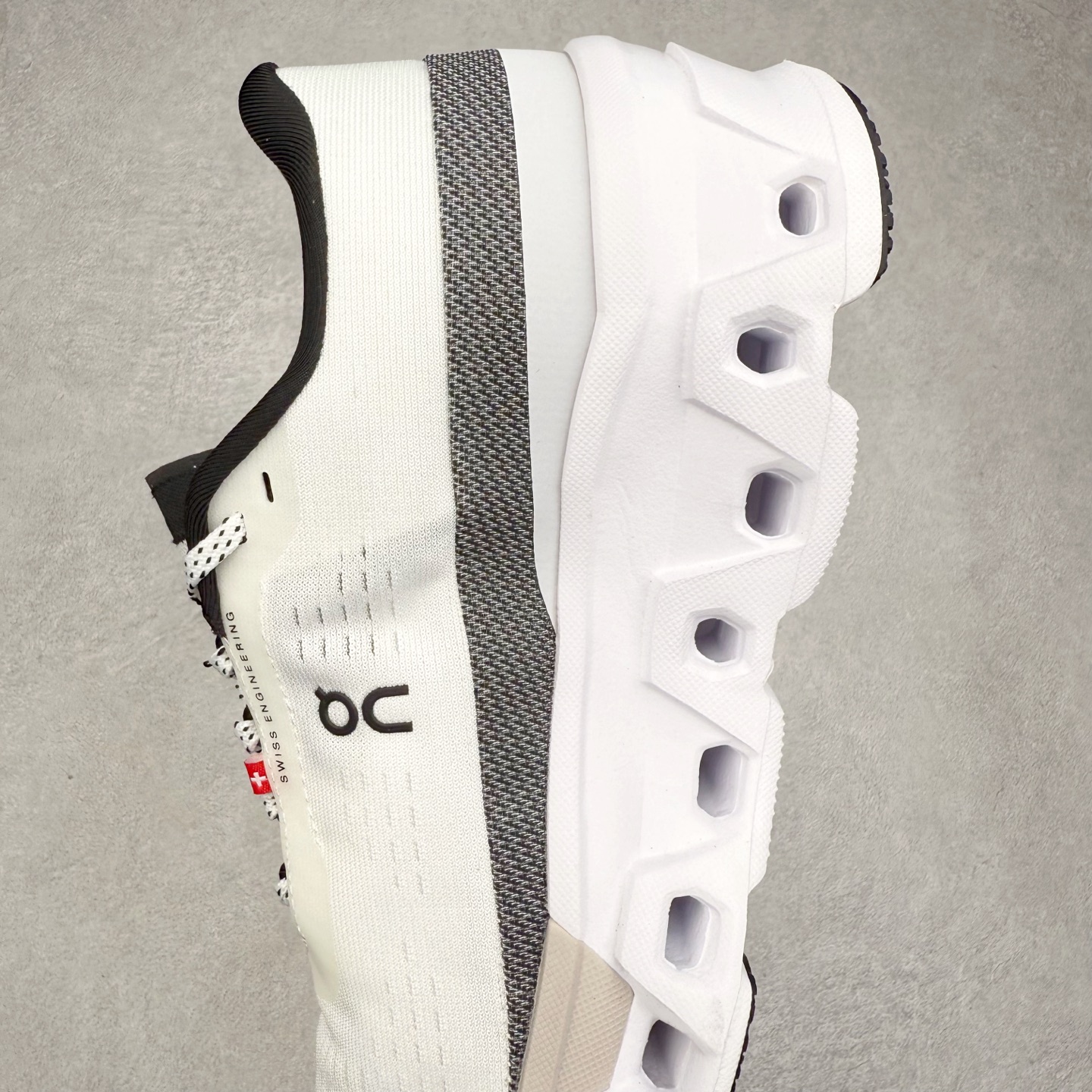 图片[7]-＃DT On昂跑 Cloudmonster 2 舒适百搭低帮训练跑步鞋 此运动品牌 开创于2010年 缓震着陆、强效回弹、轻柔质感的设计构思始终是ON研制关键 与此同时基于“为全球提供革新性的跑步感受”信念 陆续推出了多款跑鞋及其以专业运动人体跑步工程学为设计关键的功能性跑步服饰设备 让跑者不费力气地畅快畅跑 尺码：36 36.5 37.5 38 38.5 39 40 40.5 41 42 42.5 43 44 44.5 45-选品中心