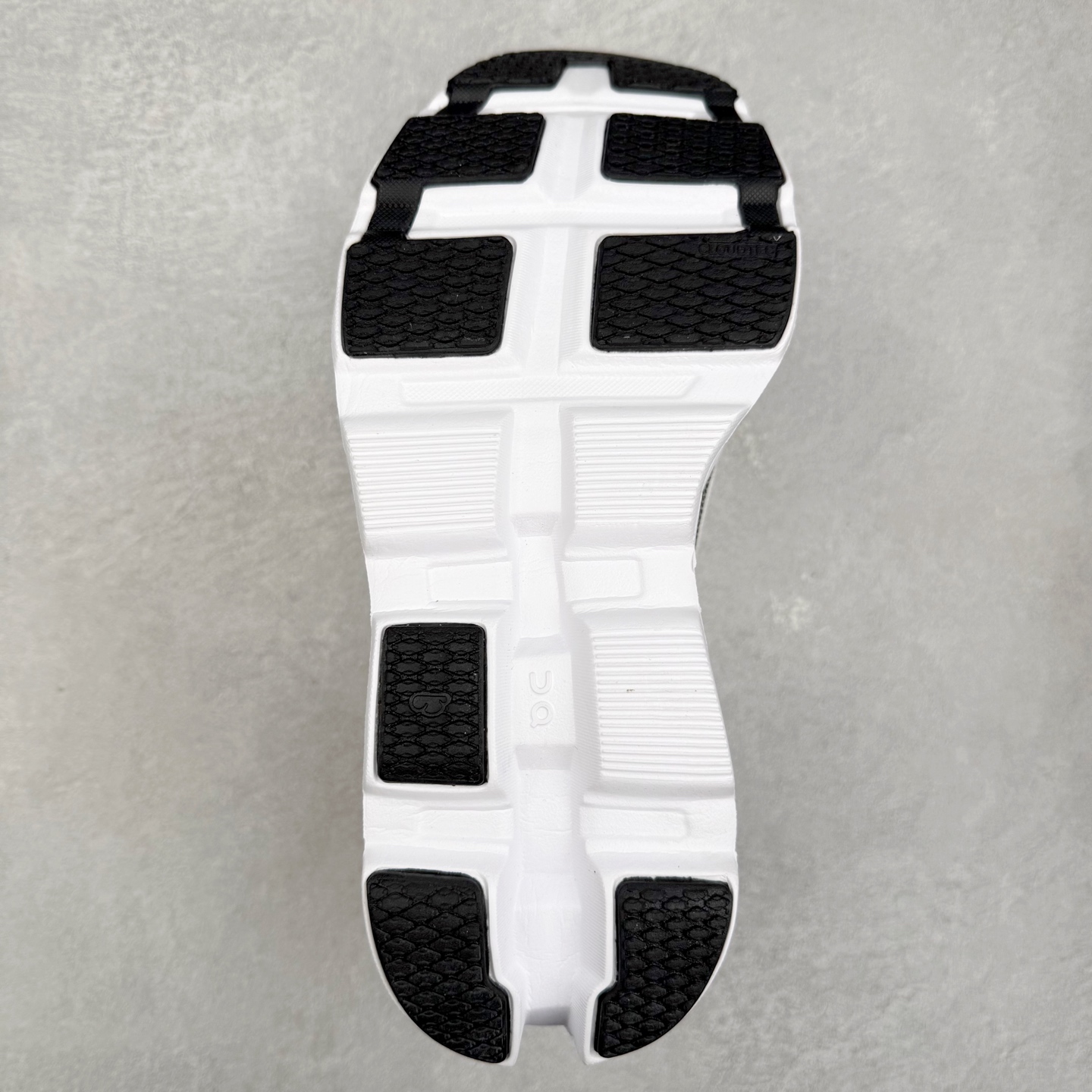 图片[9]-＃DT On昂跑 Cloudmonster 2 舒适百搭低帮训练跑步鞋 此运动品牌 开创于2010年 缓震着陆、强效回弹、轻柔质感的设计构思始终是ON研制关键 与此同时基于“为全球提供革新性的跑步感受”信念 陆续推出了多款跑鞋及其以专业运动人体跑步工程学为设计关键的功能性跑步服饰设备 让跑者不费力气地畅快畅跑 尺码：36 36.5 37.5 38 38.5 39 40 40.5 41 42 42.5 43 44 44.5 45-选品中心