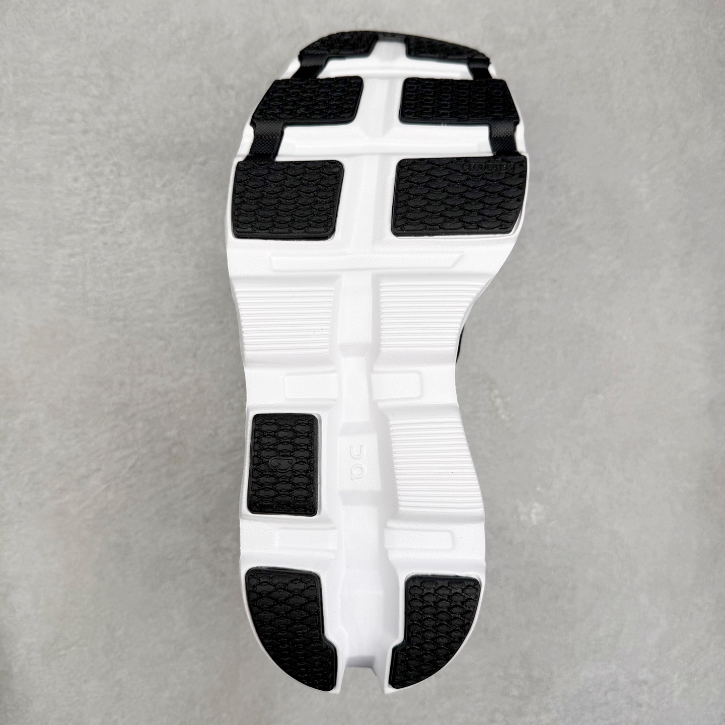 图片[9]-＃DT On昂跑 Cloudmonster 2 舒适百搭低帮训练跑步鞋 此运动品牌 开创于2010年 缓震着陆、强效回弹、轻柔质感的设计构思始终是ON研制关键 与此同时基于“为全球提供革新性的跑步感受”信念 陆续推出了多款跑鞋及其以专业运动人体跑步工程学为设计关键的功能性跑步服饰设备 让跑者不费力气地畅快畅跑 尺码：36 36.5 37.5 38 38.5 39 40 40.5 41 42 42.5 43 44 44.5 45-选品中心