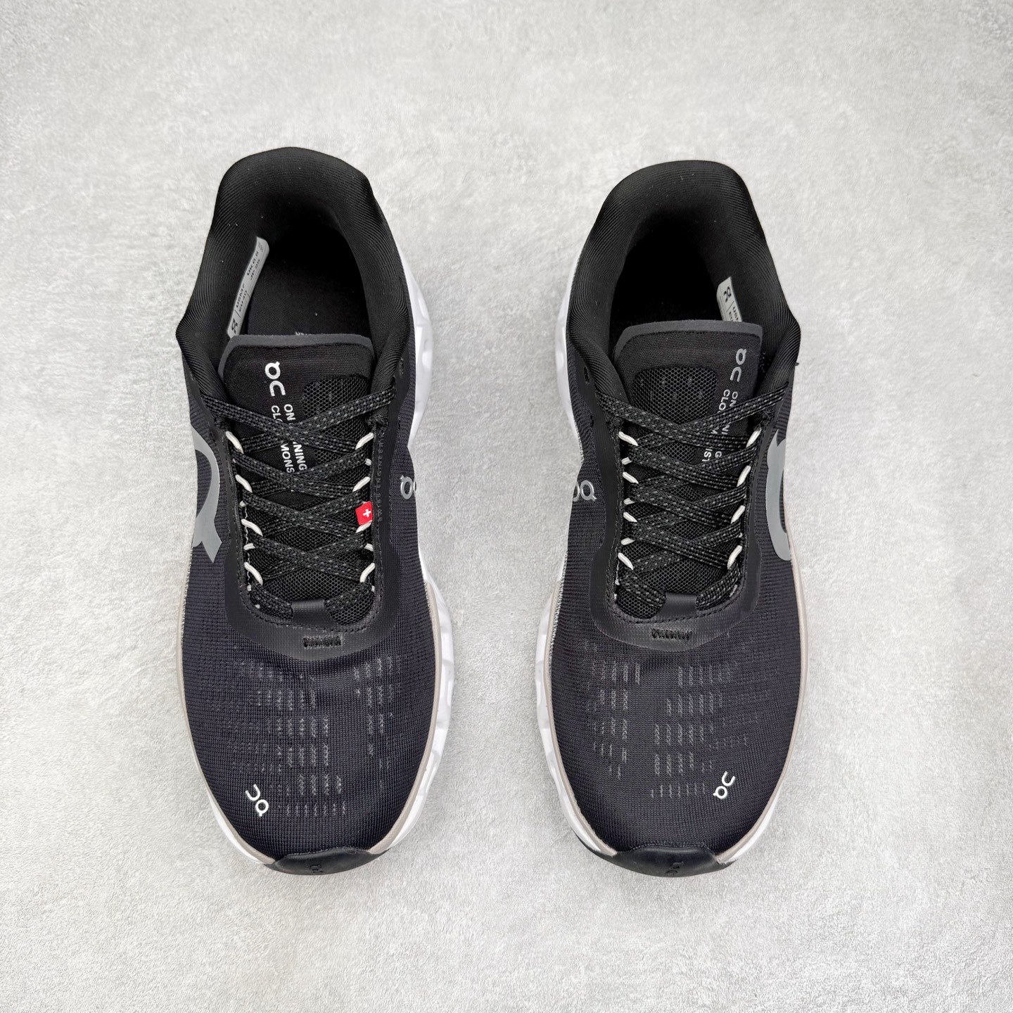 图片[2]-＃DT On昂跑 Cloudmonster 2 舒适百搭低帮训练跑步鞋 此运动品牌 开创于2010年 缓震着陆、强效回弹、轻柔质感的设计构思始终是ON研制关键 与此同时基于“为全球提供革新性的跑步感受”信念 陆续推出了多款跑鞋及其以专业运动人体跑步工程学为设计关键的功能性跑步服饰设备 让跑者不费力气地畅快畅跑 尺码：36 36.5 37.5 38 38.5 39 40 40.5 41 42 42.5 43 44 44.5 45-选品中心