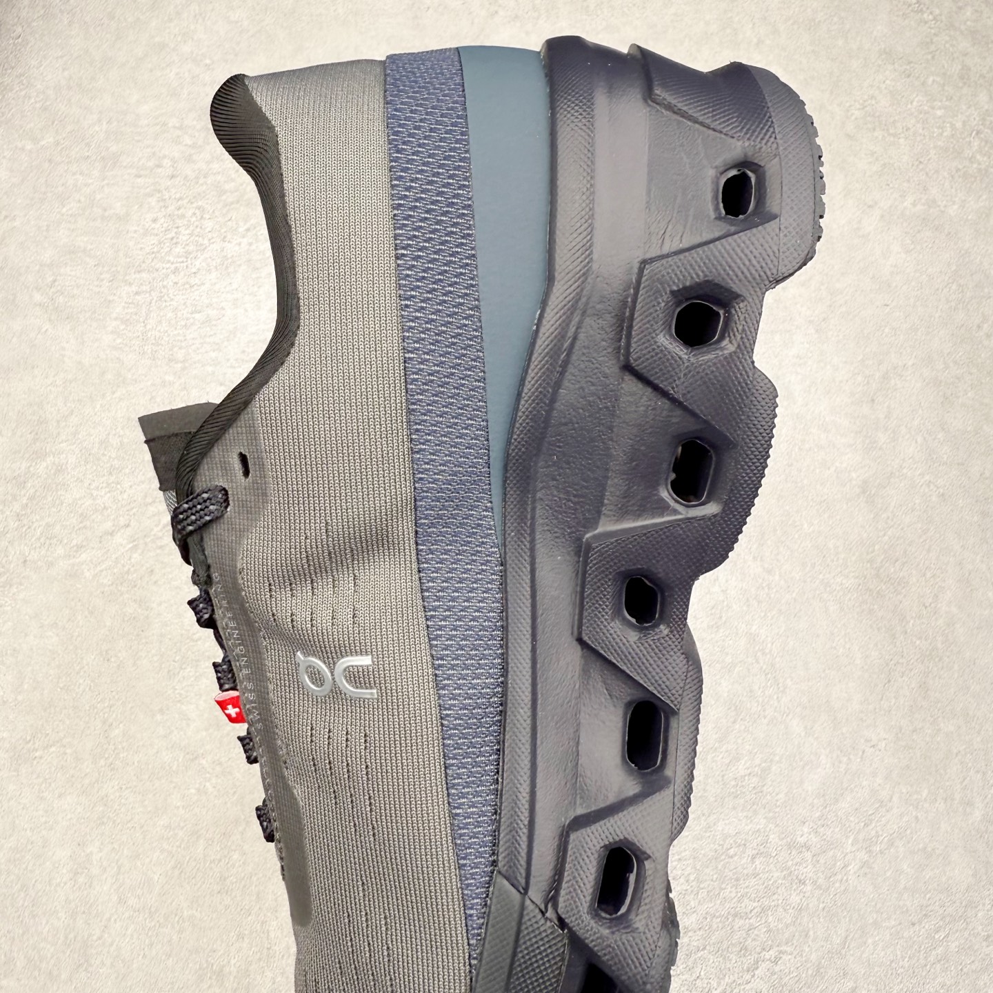 图片[7]-＃DT On昂跑 Cloudmonster 2 舒适百搭低帮训练跑步鞋 此运动品牌 开创于2010年 缓震着陆、强效回弹、轻柔质感的设计构思始终是ON研制关键 与此同时基于“为全球提供革新性的跑步感受”信念 陆续推出了多款跑鞋及其以专业运动人体跑步工程学为设计关键的功能性跑步服饰设备 让跑者不费力气地畅快畅跑 尺码：36 36.5 37.5 38 38.5 39 40 40.5 41 42 42.5 43 44 44.5 45-选品中心