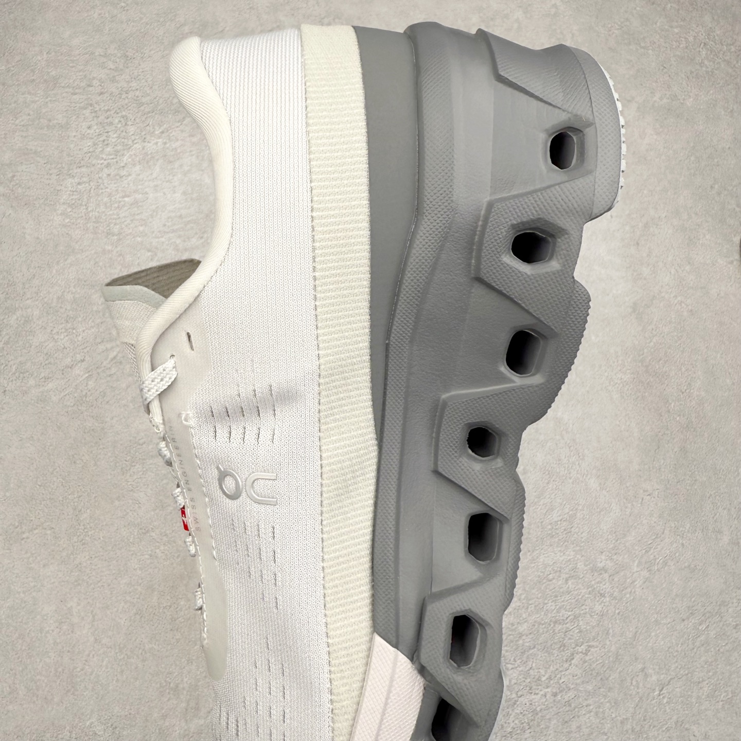 图片[7]-＃DT On昂跑 Cloudmonster 2 舒适百搭低帮训练跑步鞋 此运动品牌 开创于2010年 缓震着陆、强效回弹、轻柔质感的设计构思始终是ON研制关键 与此同时基于“为全球提供革新性的跑步感受”信念 陆续推出了多款跑鞋及其以专业运动人体跑步工程学为设计关键的功能性跑步服饰设备 让跑者不费力气地畅快畅跑 尺码：36 36.5 37.5 38 38.5 39 40 40.5 41 42 42.5 43 44 44.5 45-选品中心