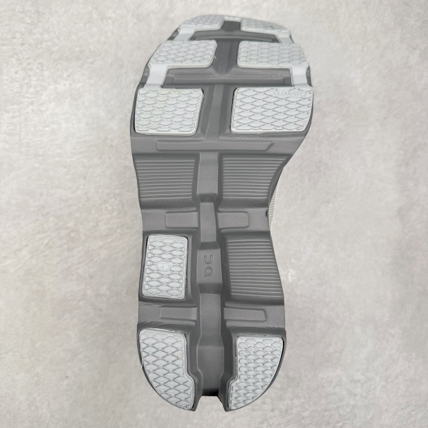 图片[9]-＃DT On昂跑 Cloudmonster 2 舒适百搭低帮训练跑步鞋 此运动品牌 开创于2010年 缓震着陆、强效回弹、轻柔质感的设计构思始终是ON研制关键 与此同时基于“为全球提供革新性的跑步感受”信念 陆续推出了多款跑鞋及其以专业运动人体跑步工程学为设计关键的功能性跑步服饰设备 让跑者不费力气地畅快畅跑 尺码：36 36.5 37.5 38 38.5 39 40 40.5 41 42 42.5 43 44 44.5 45-选品中心