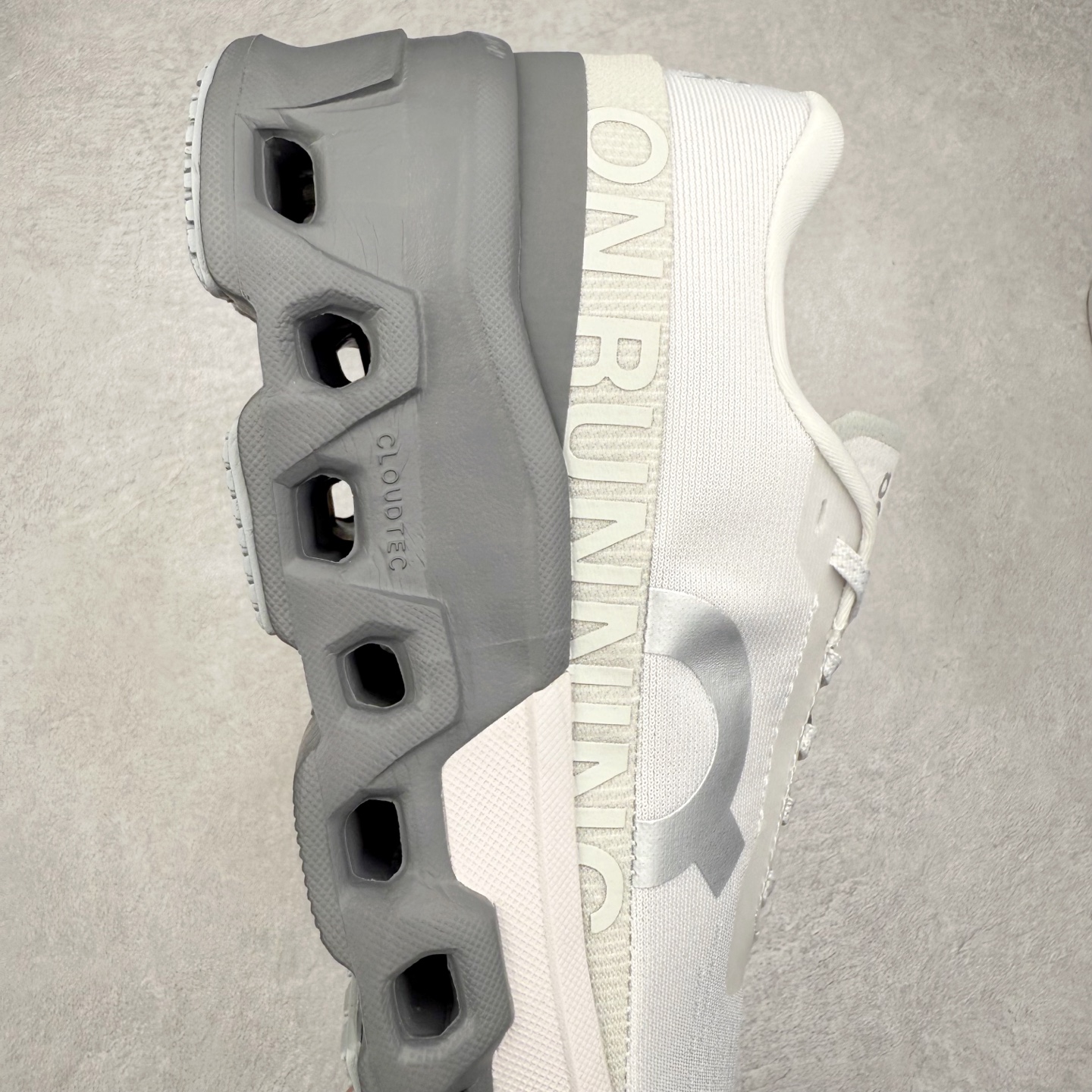 图片[6]-＃DT On昂跑 Cloudmonster 2 舒适百搭低帮训练跑步鞋 此运动品牌 开创于2010年 缓震着陆、强效回弹、轻柔质感的设计构思始终是ON研制关键 与此同时基于“为全球提供革新性的跑步感受”信念 陆续推出了多款跑鞋及其以专业运动人体跑步工程学为设计关键的功能性跑步服饰设备 让跑者不费力气地畅快畅跑 尺码：36 36.5 37.5 38 38.5 39 40 40.5 41 42 42.5 43 44 44.5 45-选品中心