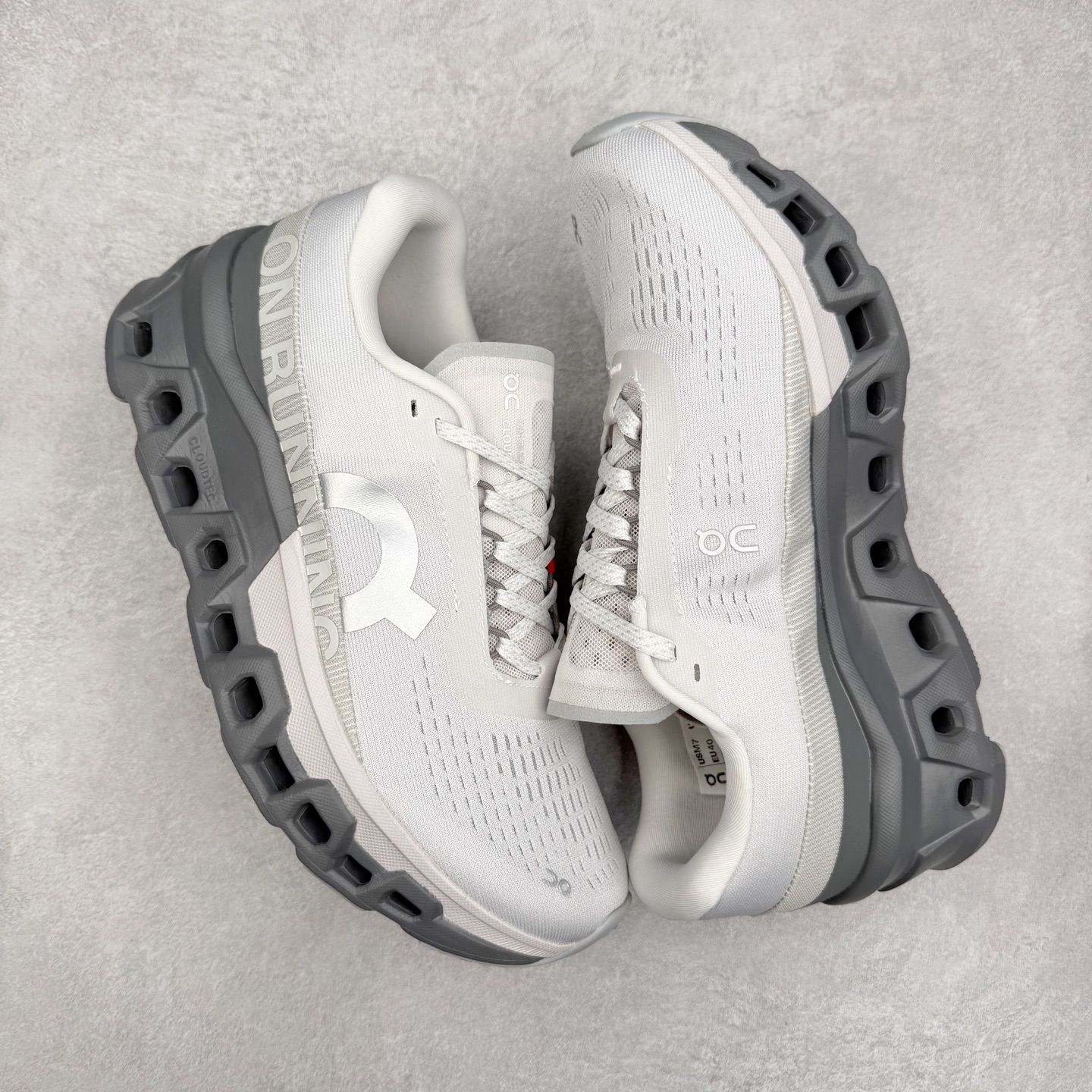 图片[3]-＃DT On昂跑 Cloudmonster 2 舒适百搭低帮训练跑步鞋 此运动品牌 开创于2010年 缓震着陆、强效回弹、轻柔质感的设计构思始终是ON研制关键 与此同时基于“为全球提供革新性的跑步感受”信念 陆续推出了多款跑鞋及其以专业运动人体跑步工程学为设计关键的功能性跑步服饰设备 让跑者不费力气地畅快畅跑 尺码：36 36.5 37.5 38 38.5 39 40 40.5 41 42 42.5 43 44 44.5 45-选品中心