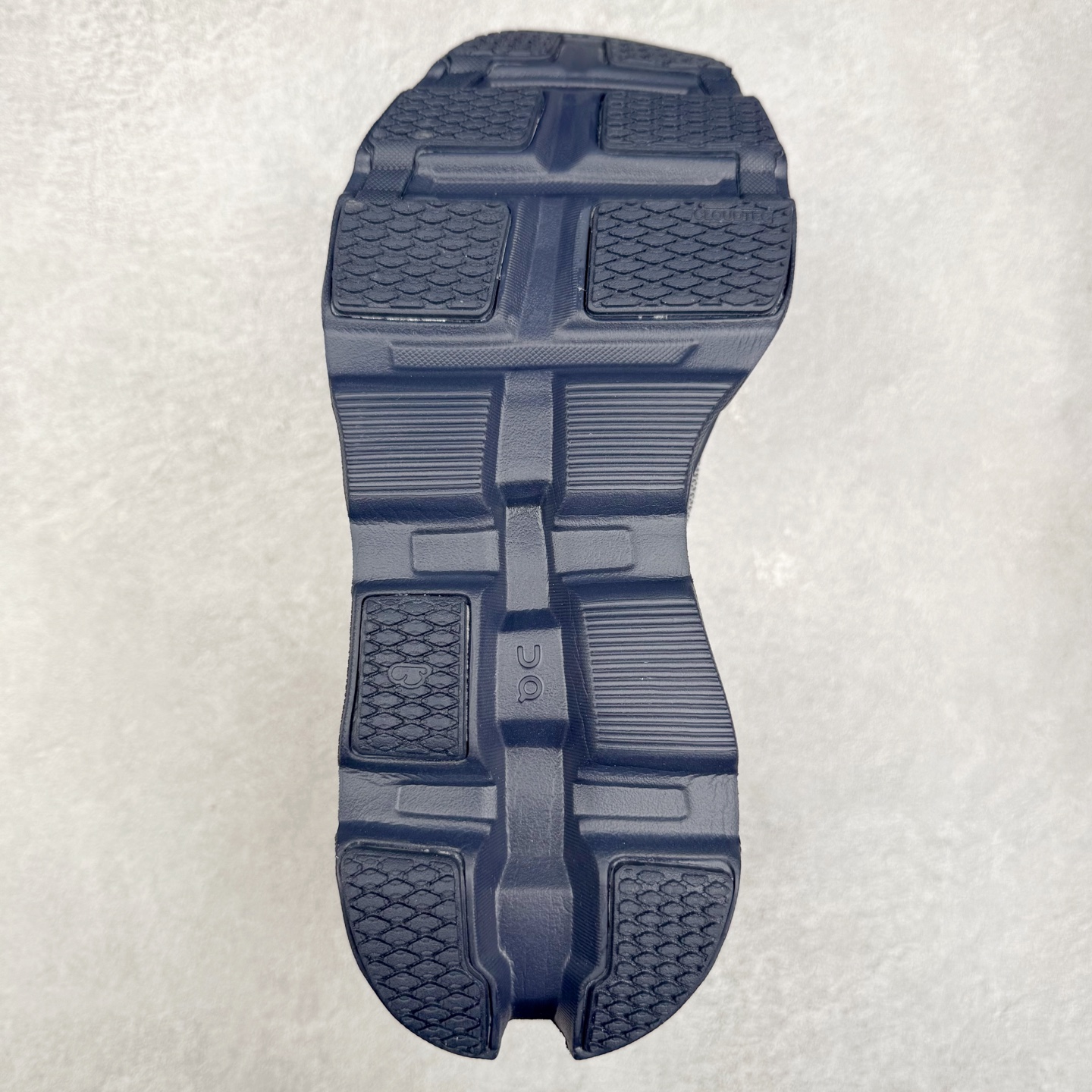 图片[9]-＃DT On昂跑 Cloudmonster 2 舒适百搭低帮训练跑步鞋 此运动品牌 开创于2010年 缓震着陆、强效回弹、轻柔质感的设计构思始终是ON研制关键 与此同时基于“为全球提供革新性的跑步感受”信念 陆续推出了多款跑鞋及其以专业运动人体跑步工程学为设计关键的功能性跑步服饰设备 让跑者不费力气地畅快畅跑 尺码：36 36.5 37.5 38 38.5 39 40 40.5 41 42 42.5 43 44 44.5 45-选品中心