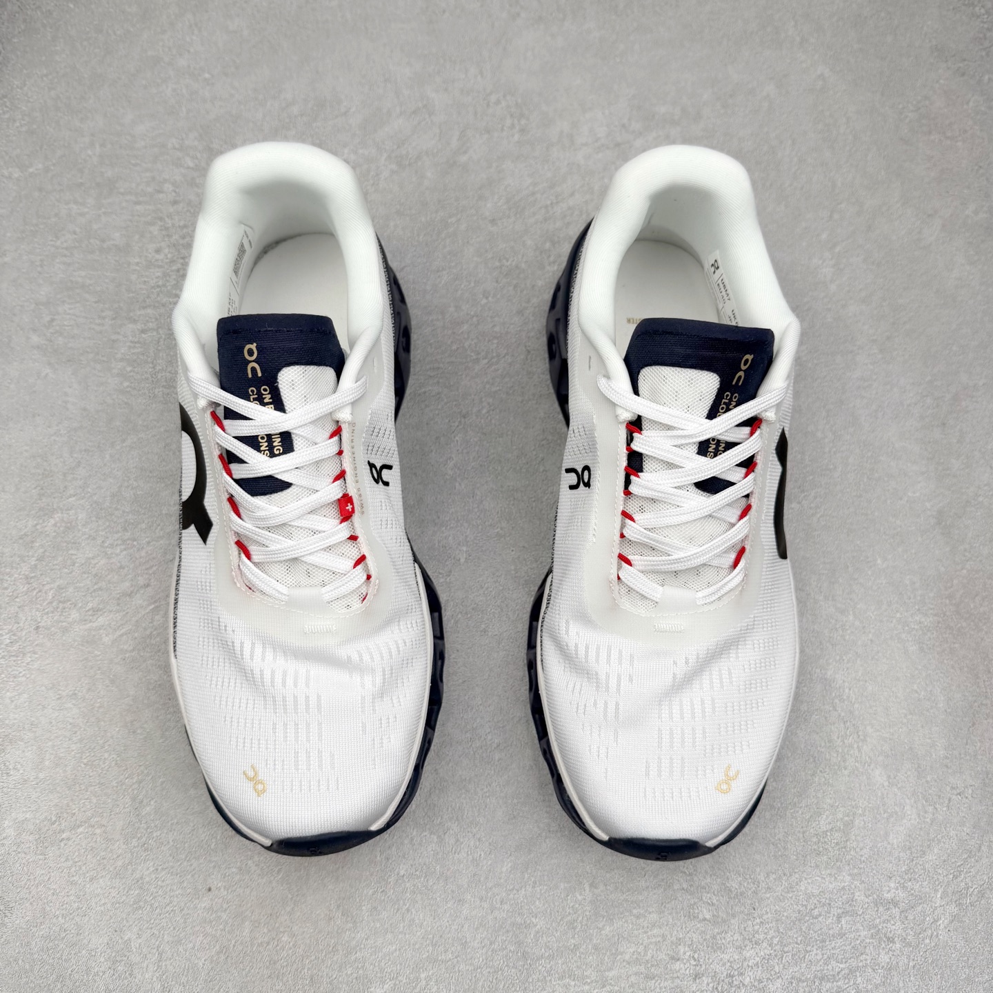 图片[2]-＃DT On昂跑 Cloudmonster 2 舒适百搭低帮训练跑步鞋 此运动品牌 开创于2010年 缓震着陆、强效回弹、轻柔质感的设计构思始终是ON研制关键 与此同时基于“为全球提供革新性的跑步感受”信念 陆续推出了多款跑鞋及其以专业运动人体跑步工程学为设计关键的功能性跑步服饰设备 让跑者不费力气地畅快畅跑 尺码：36 36.5 37.5 38 38.5 39 40 40.5 41 42 42.5 43 44 44.5 45-选品中心