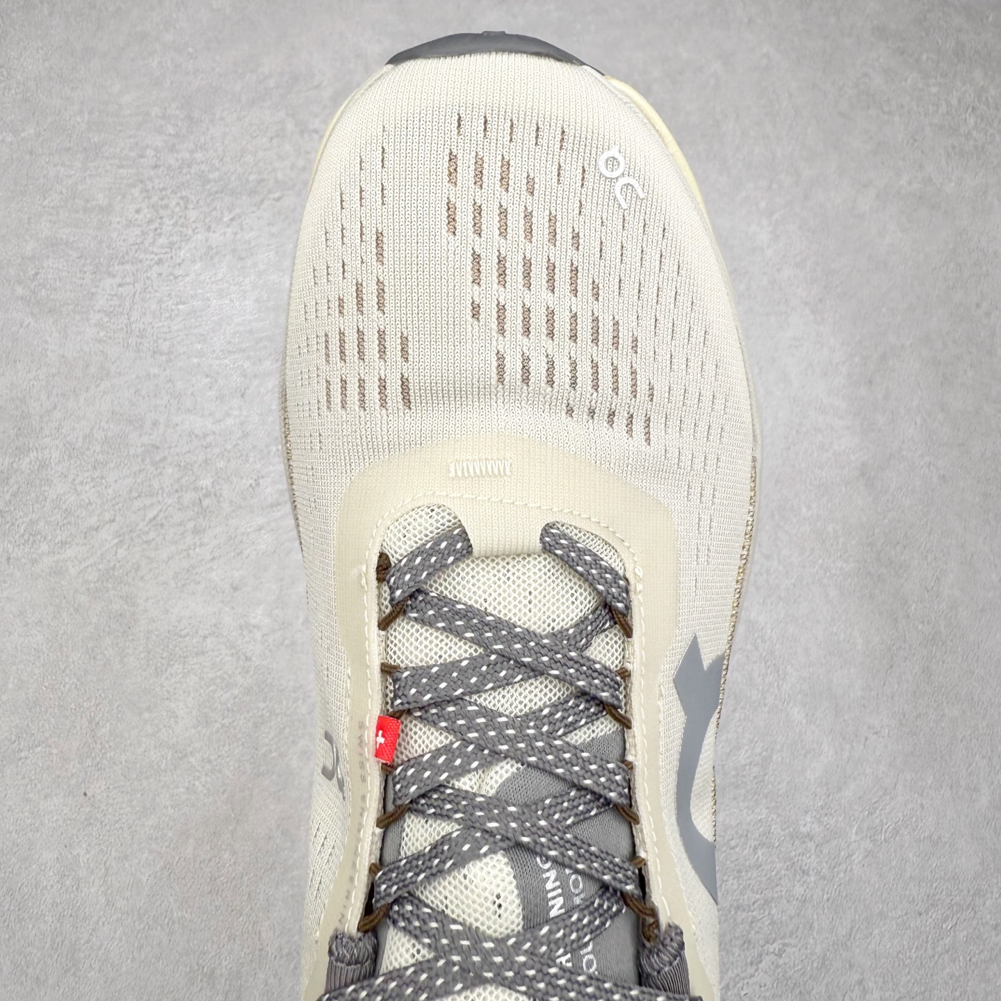 图片[4]-＃DT On昂跑 Cloudmonster 2 舒适百搭低帮训练跑步鞋 此运动品牌 开创于2010年 缓震着陆、强效回弹、轻柔质感的设计构思始终是ON研制关键 与此同时基于“为全球提供革新性的跑步感受”信念 陆续推出了多款跑鞋及其以专业运动人体跑步工程学为设计关键的功能性跑步服饰设备 让跑者不费力气地畅快畅跑 尺码：36 36.5 37.5 38 38.5 39 40 40.5 41 42 42.5 43 44 44.5 45-选品中心