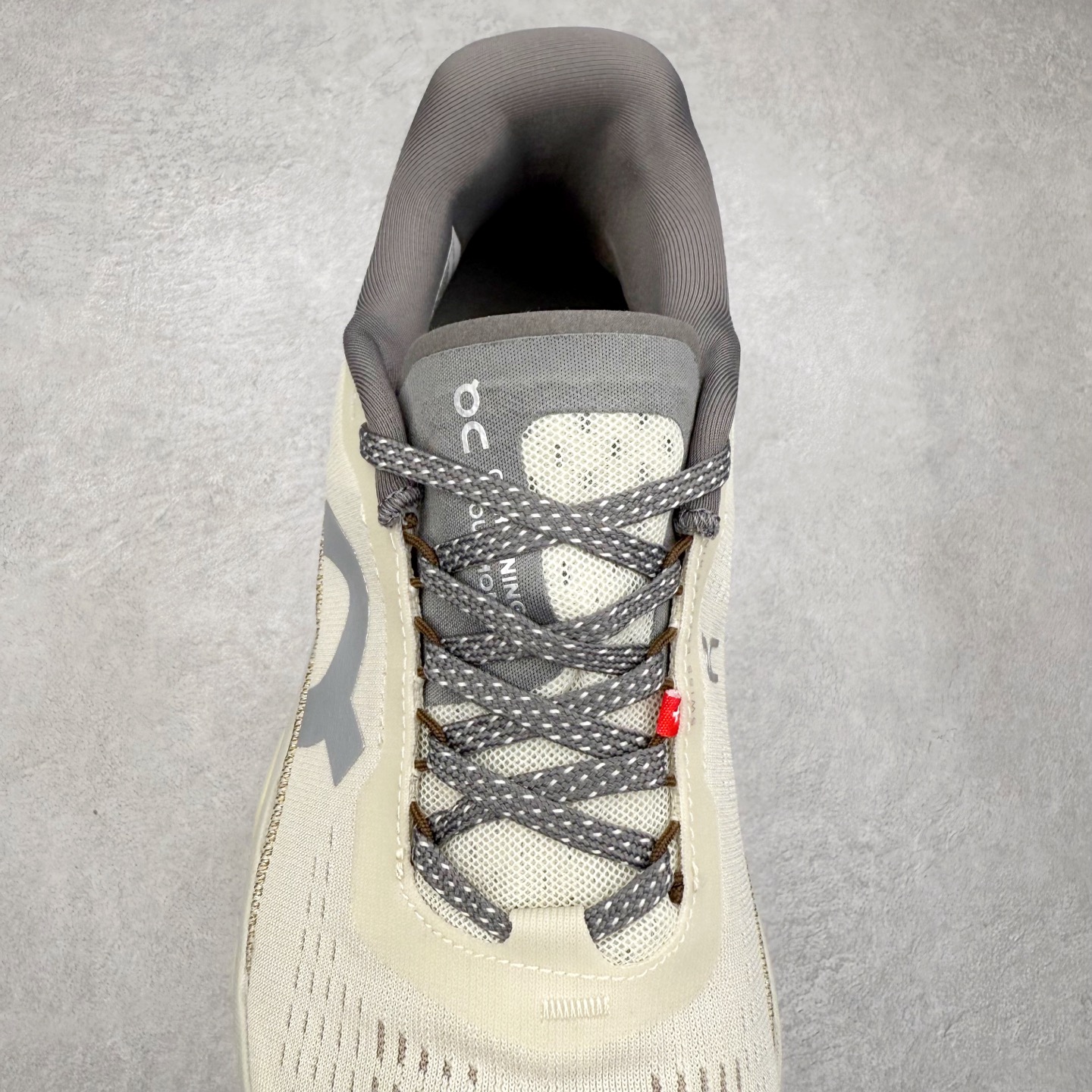 图片[5]-＃DT On昂跑 Cloudmonster 2 舒适百搭低帮训练跑步鞋 此运动品牌 开创于2010年 缓震着陆、强效回弹、轻柔质感的设计构思始终是ON研制关键 与此同时基于“为全球提供革新性的跑步感受”信念 陆续推出了多款跑鞋及其以专业运动人体跑步工程学为设计关键的功能性跑步服饰设备 让跑者不费力气地畅快畅跑 尺码：36 36.5 37.5 38 38.5 39 40 40.5 41 42 42.5 43 44 44.5 45-选品中心