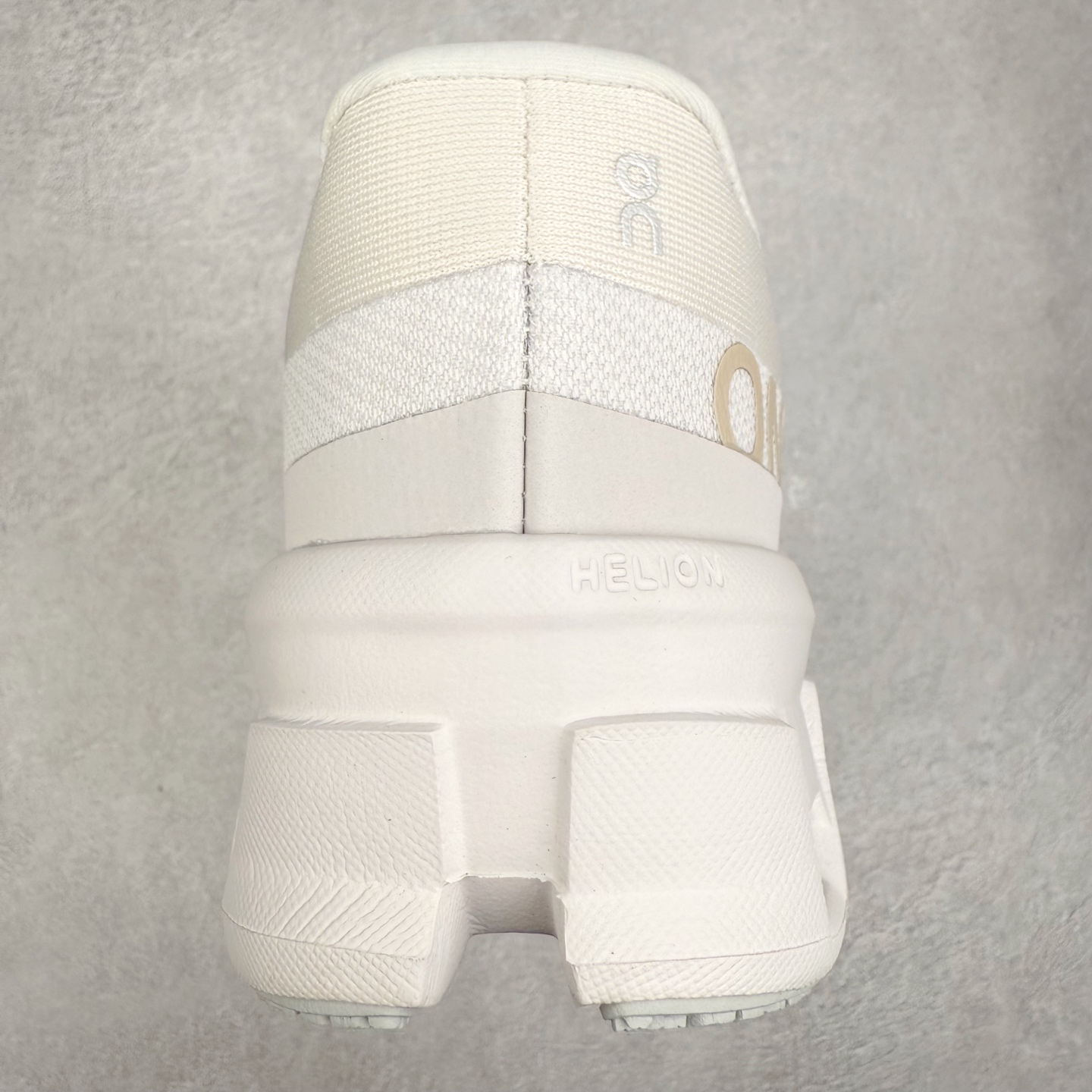 图片[8]-＃DT On昂跑 Cloudmonster 2 舒适百搭低帮训练跑步鞋 此运动品牌 开创于2010年 缓震着陆、强效回弹、轻柔质感的设计构思始终是ON研制关键 与此同时基于“为全球提供革新性的跑步感受”信念 陆续推出了多款跑鞋及其以专业运动人体跑步工程学为设计关键的功能性跑步服饰设备 让跑者不费力气地畅快畅跑 尺码：36 36.5 37.5 38 38.5 39 40 40.5 41 42 42.5 43 44 44.5 45-选品中心