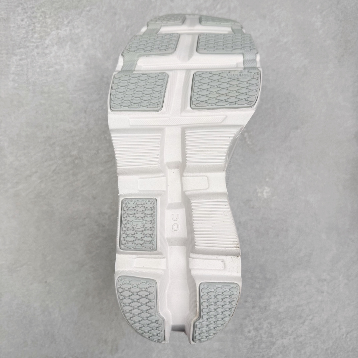 图片[9]-＃DT On昂跑 Cloudmonster 2 舒适百搭低帮训练跑步鞋 此运动品牌 开创于2010年 缓震着陆、强效回弹、轻柔质感的设计构思始终是ON研制关键 与此同时基于“为全球提供革新性的跑步感受”信念 陆续推出了多款跑鞋及其以专业运动人体跑步工程学为设计关键的功能性跑步服饰设备 让跑者不费力气地畅快畅跑 尺码：36 36.5 37.5 38 38.5 39 40 40.5 41 42 42.5 43 44 44.5 45-选品中心