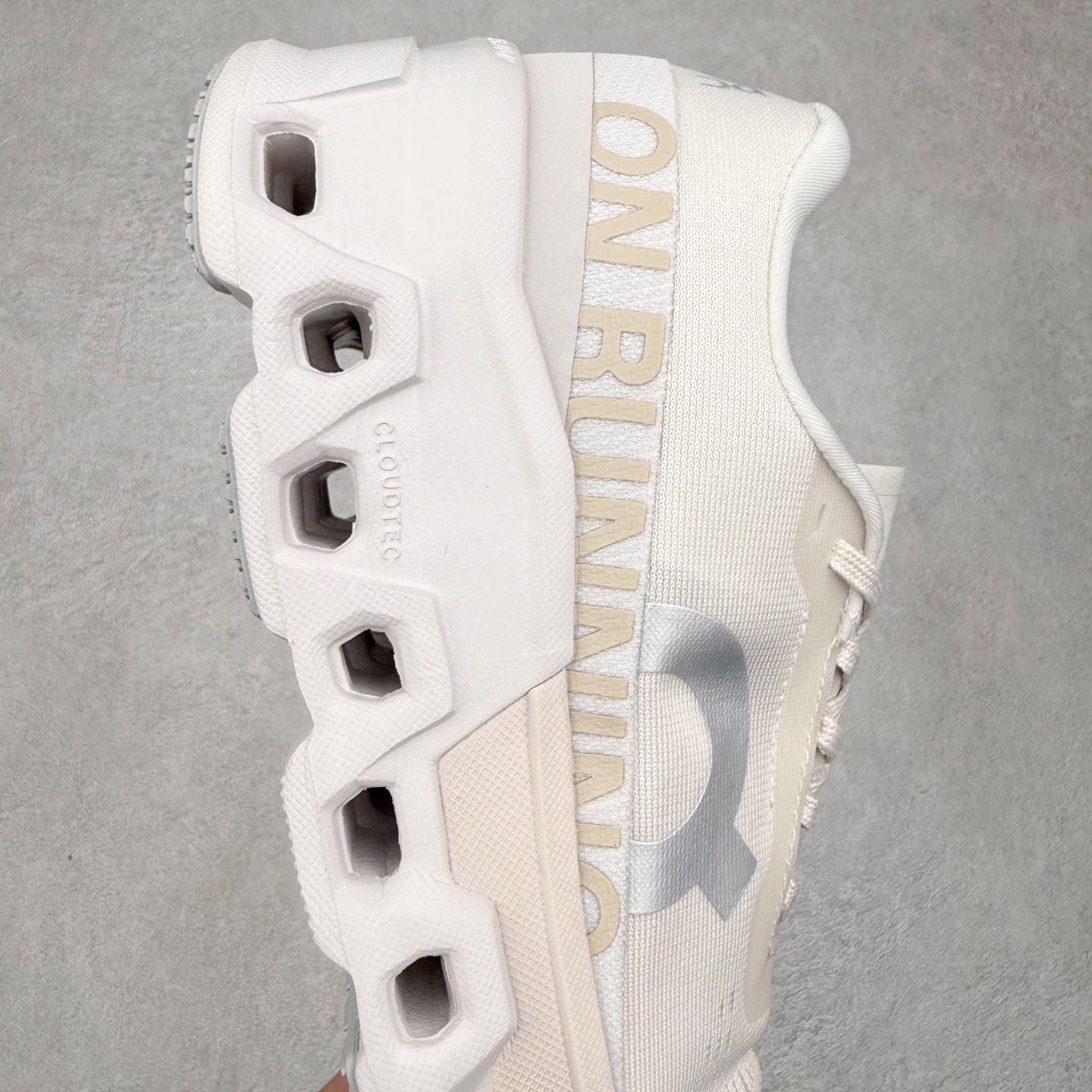 图片[6]-＃DT On昂跑 Cloudmonster 2 舒适百搭低帮训练跑步鞋 此运动品牌 开创于2010年 缓震着陆、强效回弹、轻柔质感的设计构思始终是ON研制关键 与此同时基于“为全球提供革新性的跑步感受”信念 陆续推出了多款跑鞋及其以专业运动人体跑步工程学为设计关键的功能性跑步服饰设备 让跑者不费力气地畅快畅跑 尺码：36 36.5 37.5 38 38.5 39 40 40.5 41 42 42.5 43 44 44.5 45-选品中心