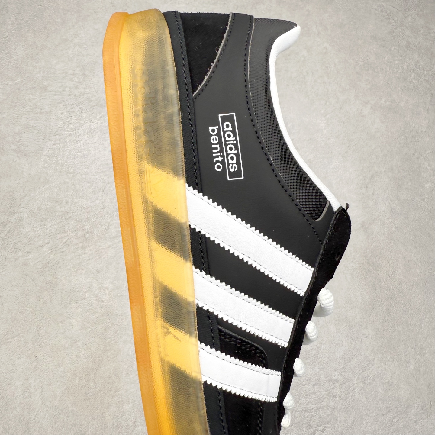 图片[6]-＃福利特价 Bad Bunny x AD Gazelle Indoor Trainers 坏痞兔联名羚羊内训系列低帮复古百搭休闲运动德训风板鞋 Bad Bunny本人在杂志拍摄时率先上脚带一波节奏，emm，手上拿的杂志封面还是Kylie，看来前女友和布克重新约会，这位哥也还是没放下啊…回到鞋款本身，整体选择了简约的黑白皮革搭配浅灰色长绒麂皮材质，最后以半透明生胶大底收尾，质感在线。不同于以往联名的调色盘操作，Bad Bunny对Gazelle indoor进行了加宽加厚处理，以及鞋头变形的设计，带来全新的歪头面包鞋型Gazelle。此外，鞋款标签直接呈现在后跟处，鞋侧adidas标识下方还加入了\\\”benito\\\”字样，辨识度拉满。尺码：35 36 36⅔ 37⅓ 38 38⅔ 39⅓ 40 40⅔ 41⅓ 42 42⅔ 43⅓ 44 44⅔ 45-选品中心