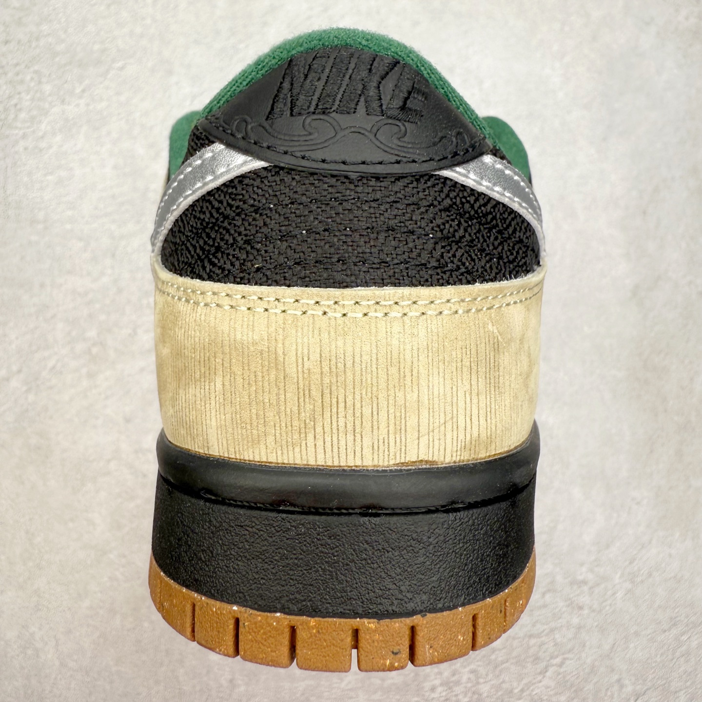 图片[8]-＃F版 NK SB Dunk Low FQ7585-200 极限压缩利润空间 超乎所想的高性价比 用料绝不含糊 原盒原配 正确耐磨橡胶大底 超高清洁度 全鞋零毛边皮料切割 全套原楦原模倾力打造完美版型 尺码：36 36.5 37.5 38 38.5 39 40 40.5 41 42 42.5 43 44 44.5 45 46 47.5-选品中心