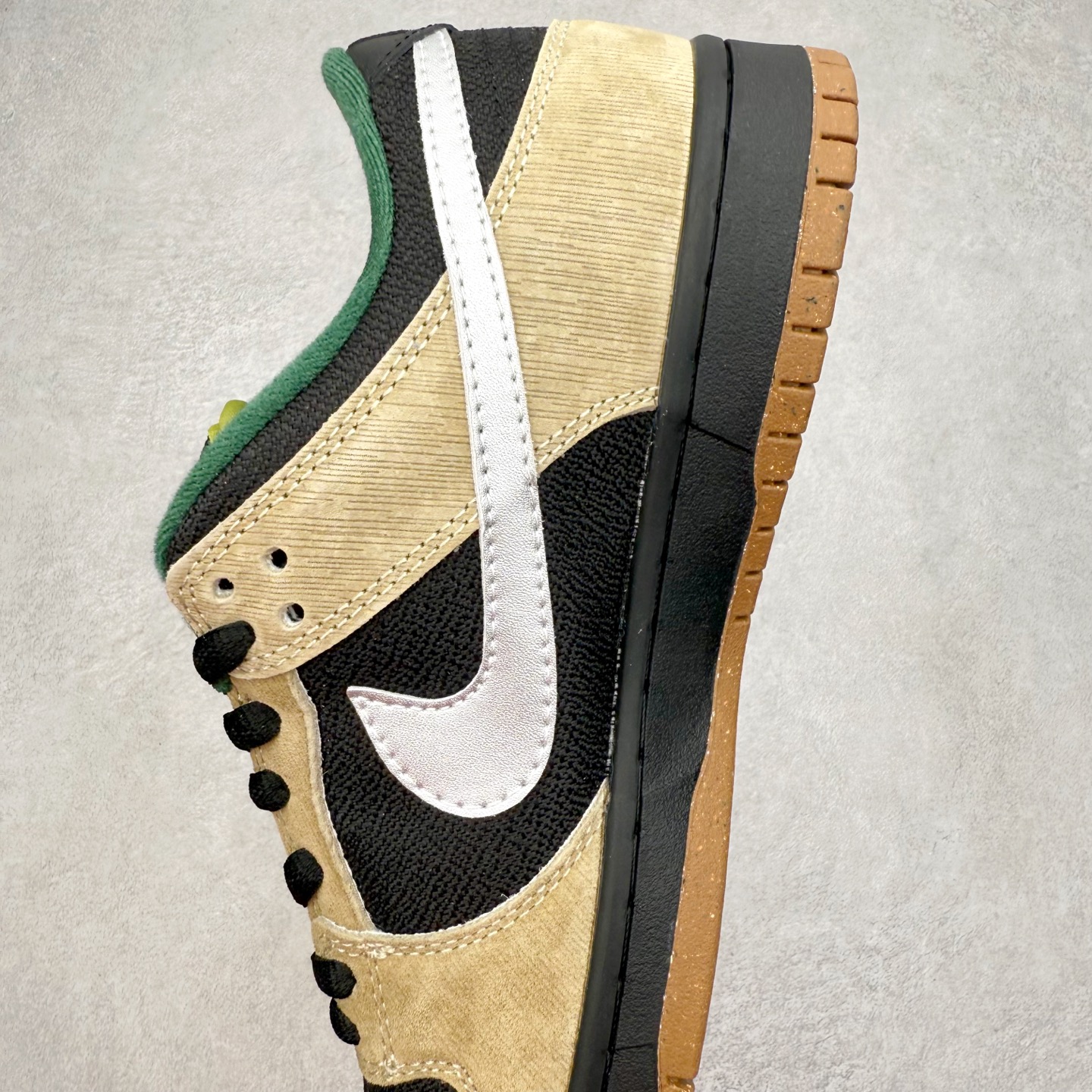 图片[7]-＃F版 NK SB Dunk Low FQ7585-200 极限压缩利润空间 超乎所想的高性价比 用料绝不含糊 原盒原配 正确耐磨橡胶大底 超高清洁度 全鞋零毛边皮料切割 全套原楦原模倾力打造完美版型 尺码：36 36.5 37.5 38 38.5 39 40 40.5 41 42 42.5 43 44 44.5 45 46 47.5-选品中心