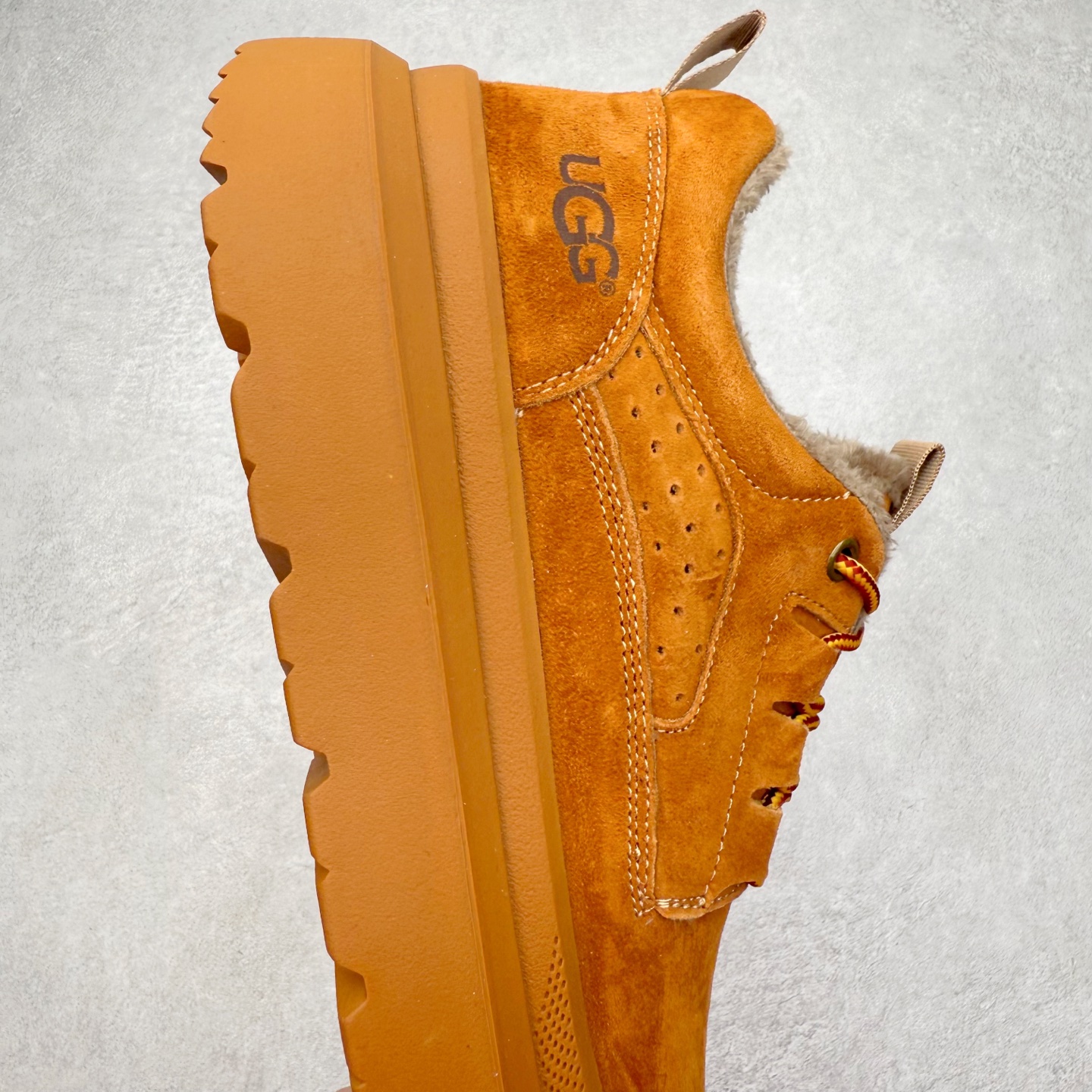 图片[6]-UGG Tasman Weather Hybrid 塔斯曼混合系列轻量休闲鞋 UGG秋冬新品（毛绒一体内里🔥保暖锁热）秋冬必备 户外男士休闲鞋雪地靴系列 广东大厂品质 秋冬新款 时尚潮流搭配 面料釆用意大利进口磨砂牛皮 全鞋真牛皮材料 大底到五金都是代工厂原材料制作 好货不杀猪 首单质量严格把控 全套官网统一包装 今年冬季防寒户外专用产品 日常随意搭配 型男必备 尺码：39-44-选品中心