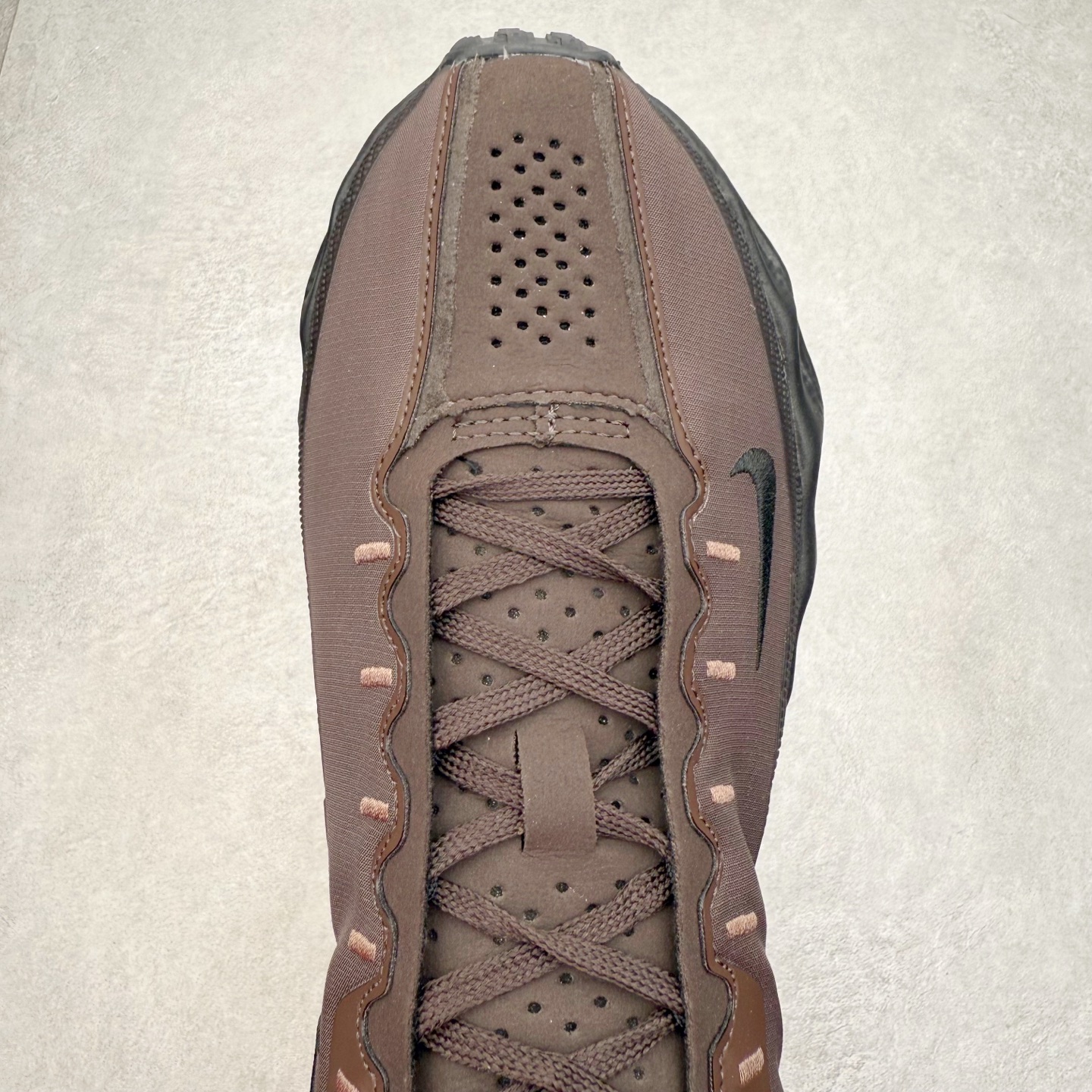 图片[4]-HYEIN SEO x NK Ava Rover 百搭舒适耐磨低帮跑步鞋 男女同款 流线型轮廓，通过轻薄物料鞋面结合 TPU 网格状支撑示人，增厚的中底材质选用 ReactX 加持，华夫外底收尾。鞋垫与后跟鞋提，克制点缀 Hyein Seo 字样。鞋垫与鞋提则采用菱形格纹的变化元素呈现。实拍调校N版已经零色差零失真 百分百还原实物色彩所见即所得 不存在货不对板色差等低级问题 选购参考实物拍摄 不混卖不参货 只用心做好货严格选品 承诺混一赔十 尺码：36 36.5 37.5 38 38.5 39 40 40.5 41 42 42.5 43 44 44.5 45-选品中心