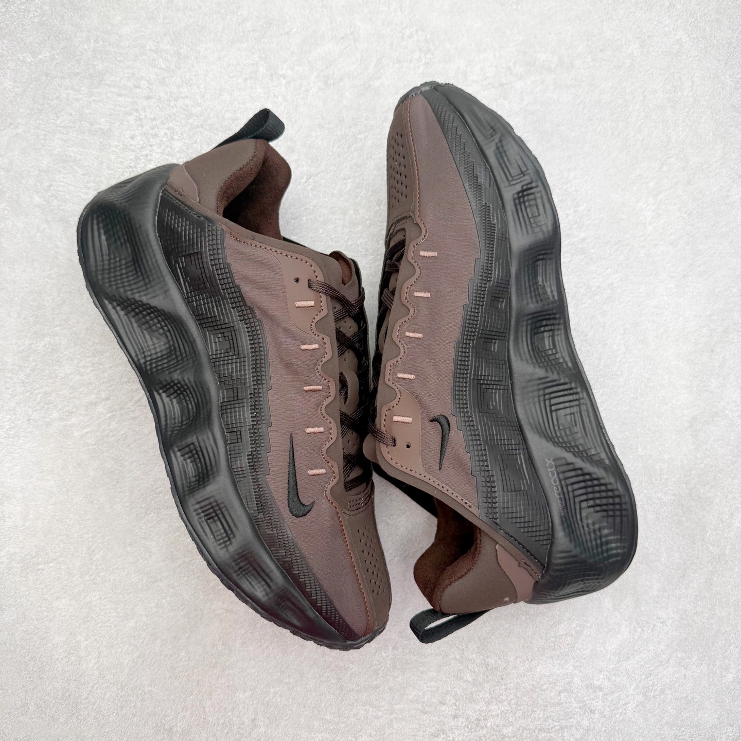 图片[3]-HYEIN SEO x NK Ava Rover 百搭舒适耐磨低帮跑步鞋 男女同款 流线型轮廓，通过轻薄物料鞋面结合 TPU 网格状支撑示人，增厚的中底材质选用 ReactX 加持，华夫外底收尾。鞋垫与后跟鞋提，克制点缀 Hyein Seo 字样。鞋垫与鞋提则采用菱形格纹的变化元素呈现。实拍调校N版已经零色差零失真 百分百还原实物色彩所见即所得 不存在货不对板色差等低级问题 选购参考实物拍摄 不混卖不参货 只用心做好货严格选品 承诺混一赔十 尺码：36 36.5 37.5 38 38.5 39 40 40.5 41 42 42.5 43 44 44.5 45-选品中心