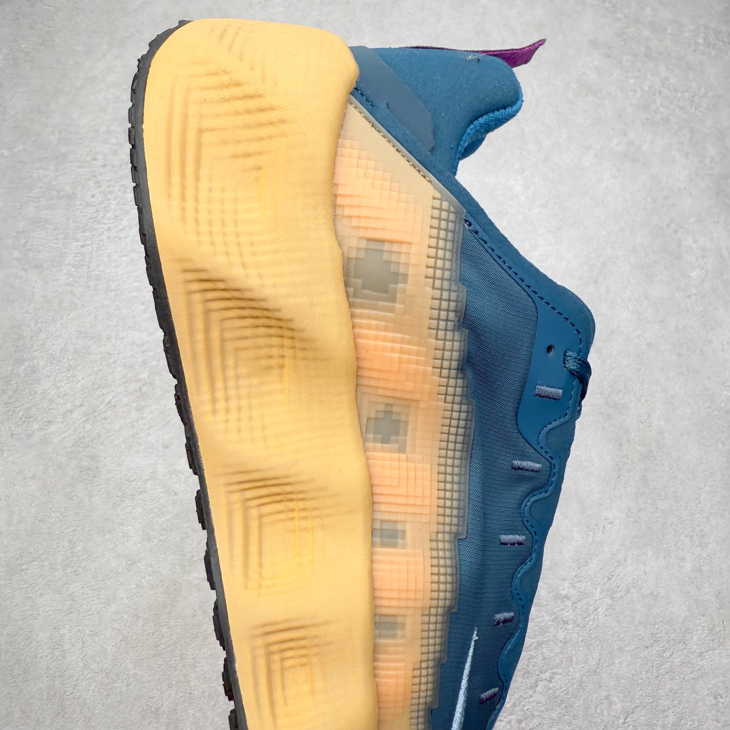 图片[6]-HYEIN SEO x NK Ava Rover 百搭舒适耐磨低帮跑步鞋 男女同款 流线型轮廓，通过轻薄物料鞋面结合 TPU 网格状支撑示人，增厚的中底材质选用 ReactX 加持，华夫外底收尾。鞋垫与后跟鞋提，克制点缀 Hyein Seo 字样。鞋垫与鞋提则采用菱形格纹的变化元素呈现。实拍调校N版已经零色差零失真 百分百还原实物色彩所见即所得 不存在货不对板色差等低级问题 选购参考实物拍摄 不混卖不参货 只用心做好货严格选品 承诺混一赔十 尺码：36 36.5 37.5 38 38.5 39 40 40.5 41 42 42.5 43 44 44.5 45-选品中心