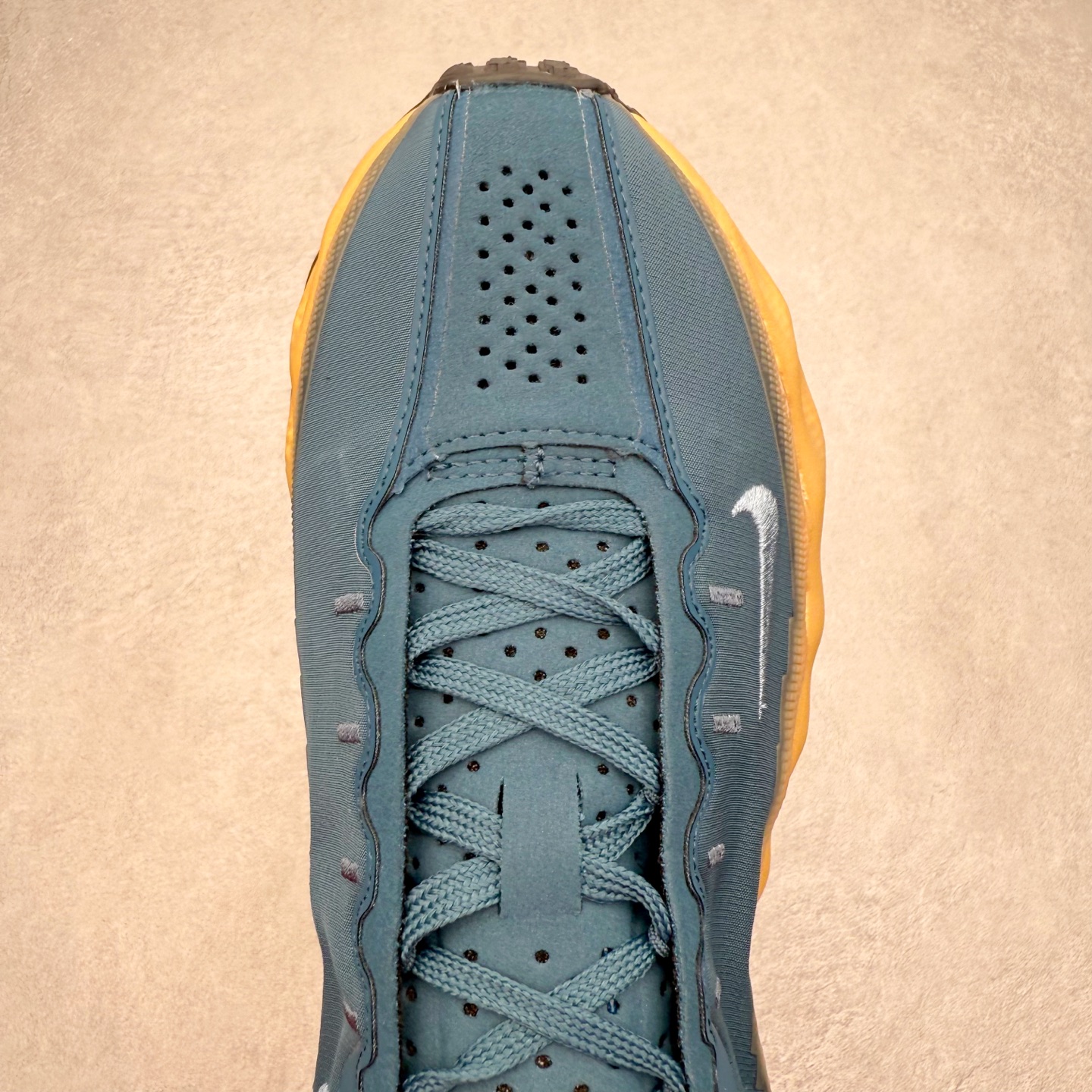 图片[4]-HYEIN SEO x NK Ava Rover 百搭舒适耐磨低帮跑步鞋 男女同款 流线型轮廓，通过轻薄物料鞋面结合 TPU 网格状支撑示人，增厚的中底材质选用 ReactX 加持，华夫外底收尾。鞋垫与后跟鞋提，克制点缀 Hyein Seo 字样。鞋垫与鞋提则采用菱形格纹的变化元素呈现。实拍调校N版已经零色差零失真 百分百还原实物色彩所见即所得 不存在货不对板色差等低级问题 选购参考实物拍摄 不混卖不参货 只用心做好货严格选品 承诺混一赔十 尺码：36 36.5 37.5 38 38.5 39 40 40.5 41 42 42.5 43 44 44.5 45-选品中心