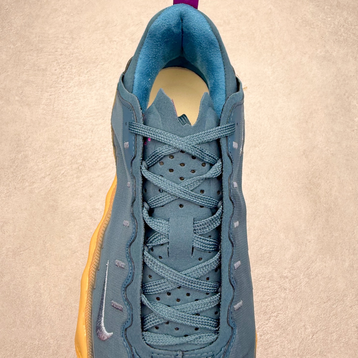 图片[5]-HYEIN SEO x NK Ava Rover 百搭舒适耐磨低帮跑步鞋 男女同款 流线型轮廓，通过轻薄物料鞋面结合 TPU 网格状支撑示人，增厚的中底材质选用 ReactX 加持，华夫外底收尾。鞋垫与后跟鞋提，克制点缀 Hyein Seo 字样。鞋垫与鞋提则采用菱形格纹的变化元素呈现。实拍调校N版已经零色差零失真 百分百还原实物色彩所见即所得 不存在货不对板色差等低级问题 选购参考实物拍摄 不混卖不参货 只用心做好货严格选品 承诺混一赔十 尺码：36 36.5 37.5 38 38.5 39 40 40.5 41 42 42.5 43 44 44.5 45-选品中心