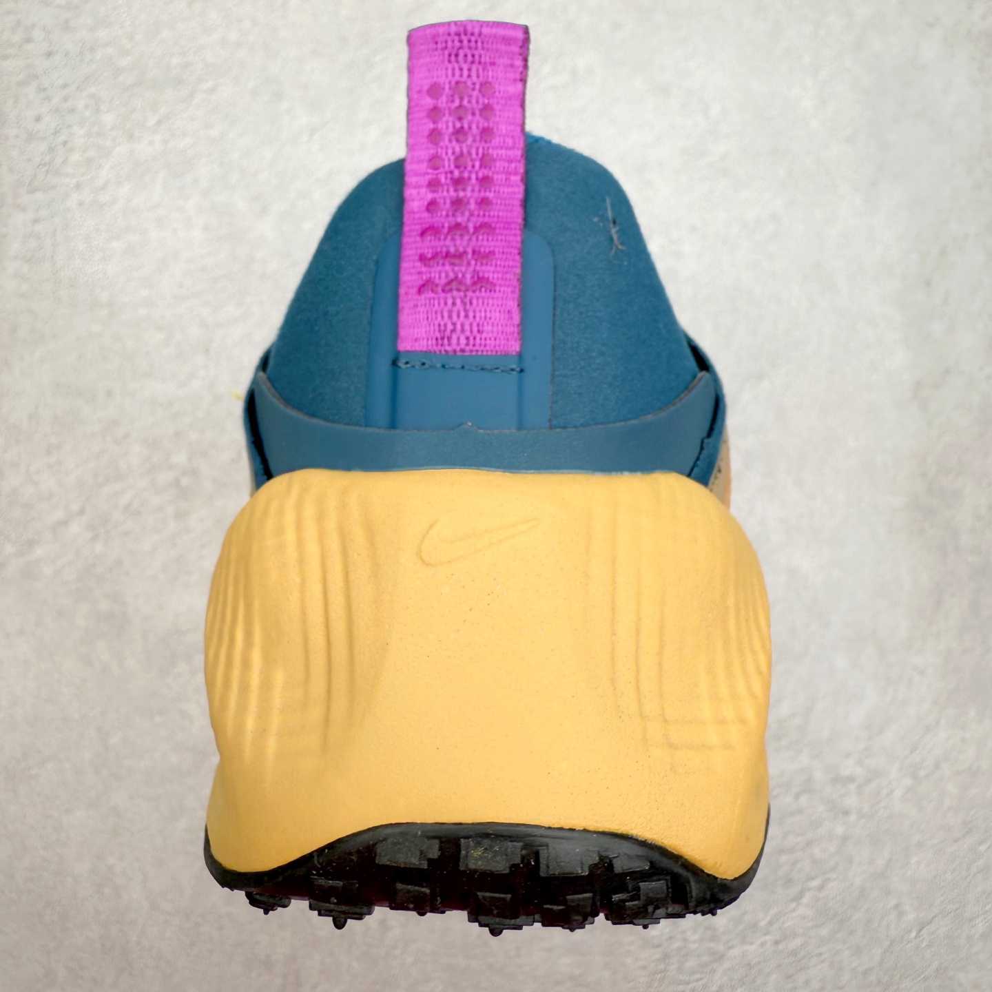 图片[8]-HYEIN SEO x NK Ava Rover 百搭舒适耐磨低帮跑步鞋 男女同款 流线型轮廓，通过轻薄物料鞋面结合 TPU 网格状支撑示人，增厚的中底材质选用 ReactX 加持，华夫外底收尾。鞋垫与后跟鞋提，克制点缀 Hyein Seo 字样。鞋垫与鞋提则采用菱形格纹的变化元素呈现。实拍调校N版已经零色差零失真 百分百还原实物色彩所见即所得 不存在货不对板色差等低级问题 选购参考实物拍摄 不混卖不参货 只用心做好货严格选品 承诺混一赔十 尺码：36 36.5 37.5 38 38.5 39 40 40.5 41 42 42.5 43 44 44.5 45-选品中心