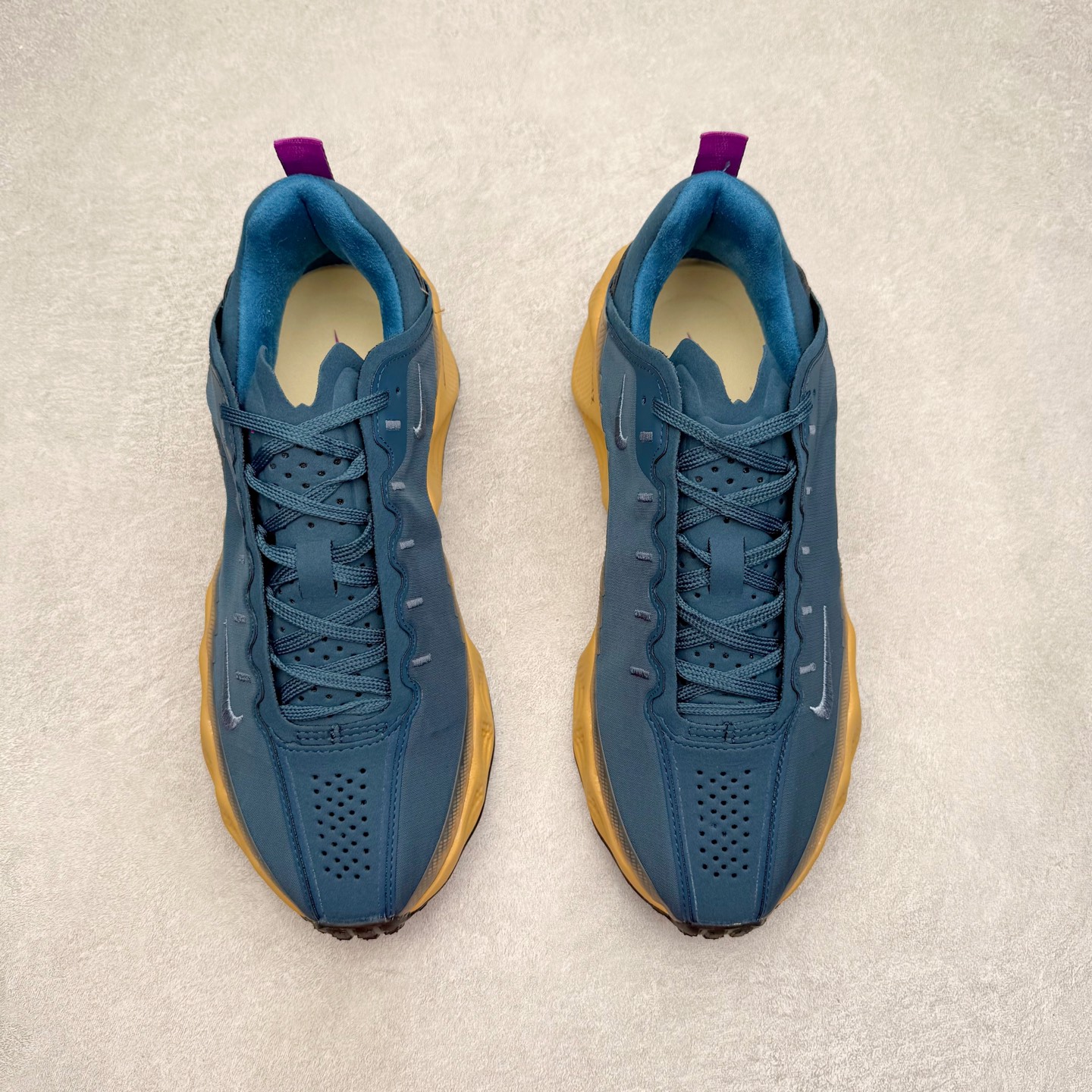 图片[2]-HYEIN SEO x NK Ava Rover 百搭舒适耐磨低帮跑步鞋 男女同款 流线型轮廓，通过轻薄物料鞋面结合 TPU 网格状支撑示人，增厚的中底材质选用 ReactX 加持，华夫外底收尾。鞋垫与后跟鞋提，克制点缀 Hyein Seo 字样。鞋垫与鞋提则采用菱形格纹的变化元素呈现。实拍调校N版已经零色差零失真 百分百还原实物色彩所见即所得 不存在货不对板色差等低级问题 选购参考实物拍摄 不混卖不参货 只用心做好货严格选品 承诺混一赔十 尺码：36 36.5 37.5 38 38.5 39 40 40.5 41 42 42.5 43 44 44.5 45-选品中心