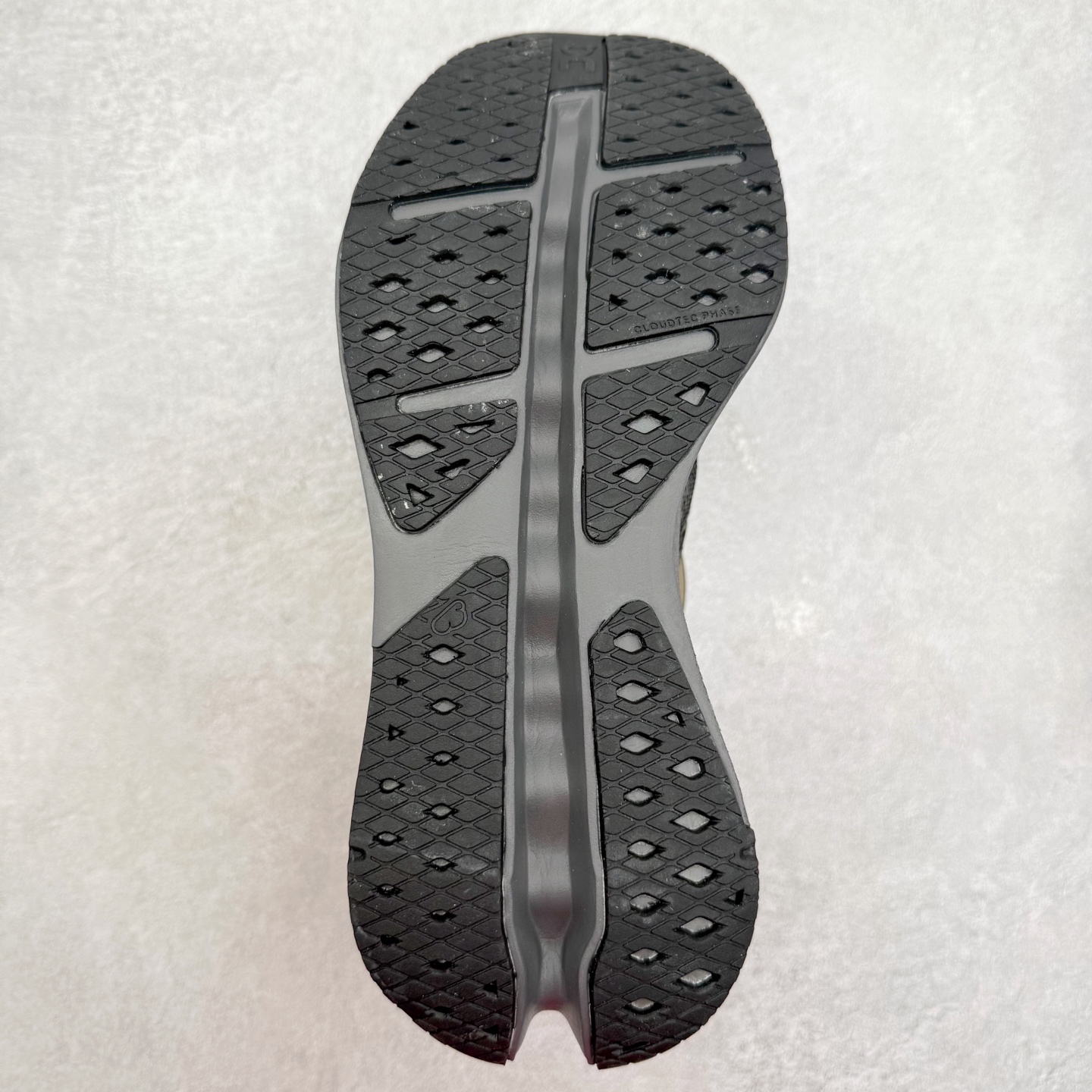 图片[9]-＃DT On昂跑 Cloudsurfer Max 舒适柔软 休闲跑步鞋 此运动品牌 开创于2010年 缓震着陆、强效回弹、轻柔质感的设计构思始终是ON研制关键 与此同时基于“为全球提供革新性的跑步感受”信念 陆续推出了多款跑鞋及其以专业运动人体跑步工程学为设计关键的功能性跑步服饰设备 让跑者不费力气地畅快畅跑 尺码：36 36.5 37.5 38 38.5 39 40 40.5 41 42 42.5 43 44 44.5 45-选品中心