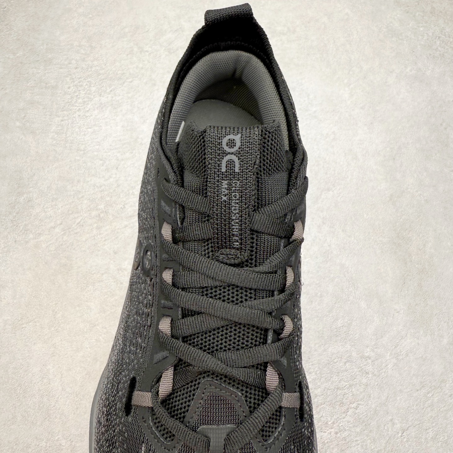 图片[5]-＃DT On昂跑 Cloudsurfer Max 舒适柔软 休闲跑步鞋 此运动品牌 开创于2010年 缓震着陆、强效回弹、轻柔质感的设计构思始终是ON研制关键 与此同时基于“为全球提供革新性的跑步感受”信念 陆续推出了多款跑鞋及其以专业运动人体跑步工程学为设计关键的功能性跑步服饰设备 让跑者不费力气地畅快畅跑 尺码：36 36.5 37.5 38 38.5 39 40 40.5 41 42 42.5 43 44 44.5 45-选品中心