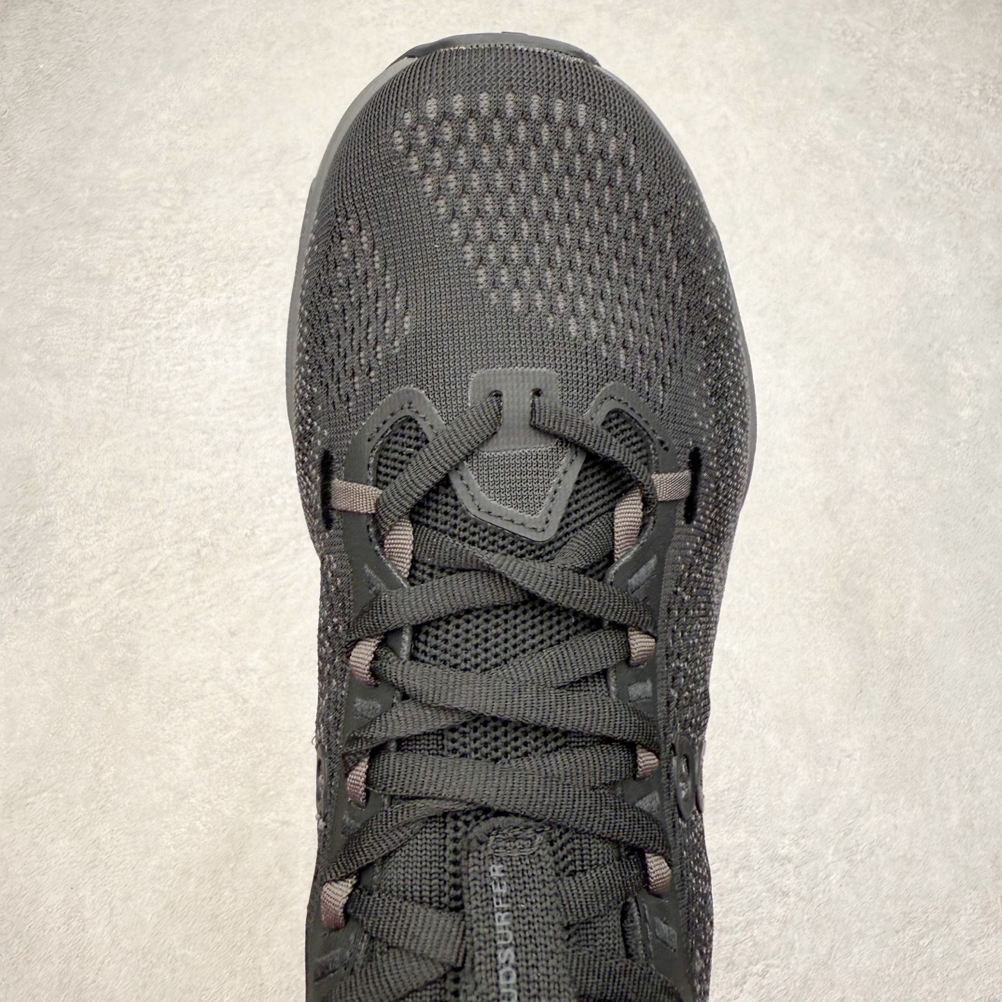 图片[4]-＃DT On昂跑 Cloudsurfer Max 舒适柔软 休闲跑步鞋 此运动品牌 开创于2010年 缓震着陆、强效回弹、轻柔质感的设计构思始终是ON研制关键 与此同时基于“为全球提供革新性的跑步感受”信念 陆续推出了多款跑鞋及其以专业运动人体跑步工程学为设计关键的功能性跑步服饰设备 让跑者不费力气地畅快畅跑 尺码：36 36.5 37.5 38 38.5 39 40 40.5 41 42 42.5 43 44 44.5 45-选品中心