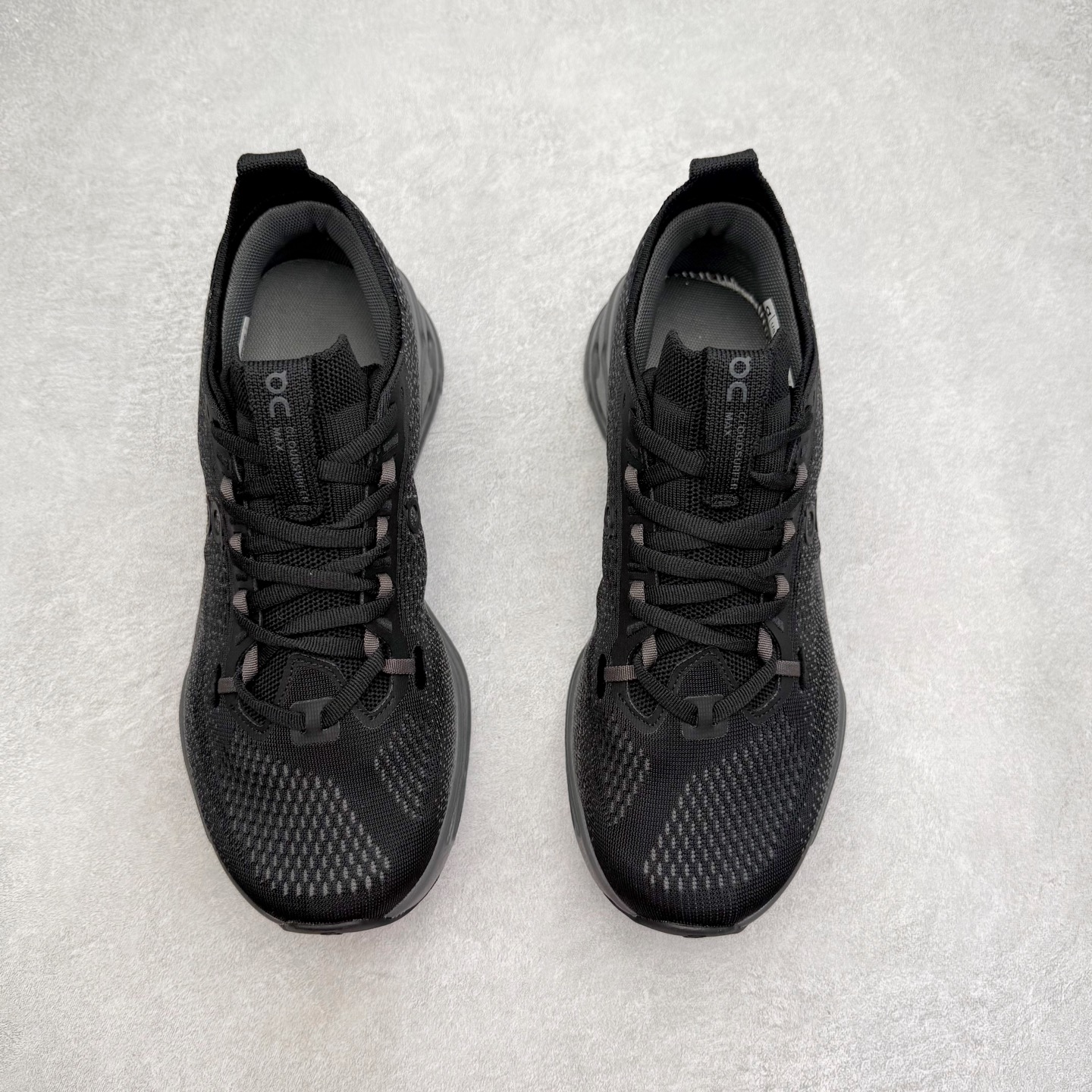 图片[2]-＃DT On昂跑 Cloudsurfer Max 舒适柔软 休闲跑步鞋 此运动品牌 开创于2010年 缓震着陆、强效回弹、轻柔质感的设计构思始终是ON研制关键 与此同时基于“为全球提供革新性的跑步感受”信念 陆续推出了多款跑鞋及其以专业运动人体跑步工程学为设计关键的功能性跑步服饰设备 让跑者不费力气地畅快畅跑 尺码：36 36.5 37.5 38 38.5 39 40 40.5 41 42 42.5 43 44 44.5 45-选品中心